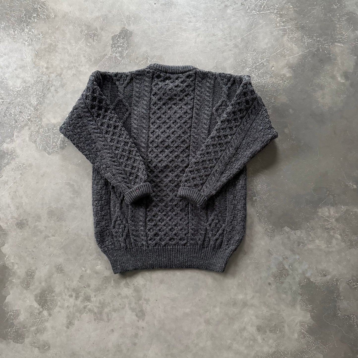 22. Embroidered Pint Geansaí Size M