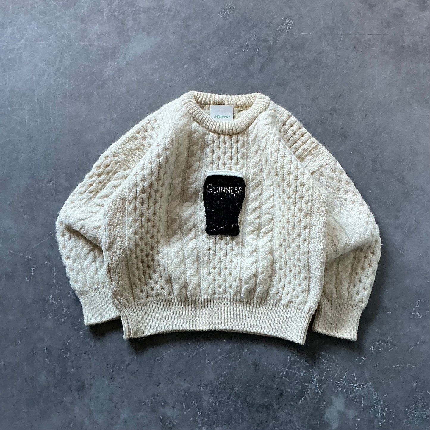 (21) Guinness Pint Geansaí Size WMNS SMALL