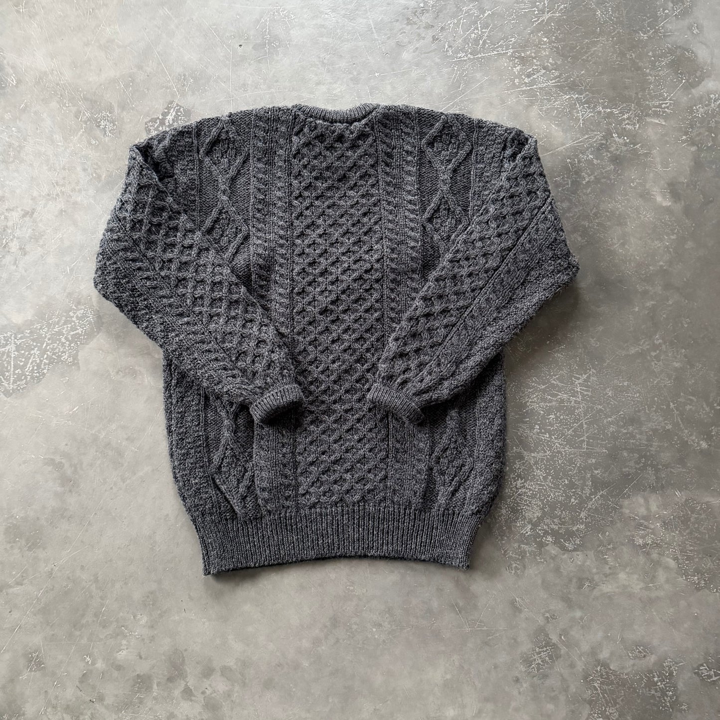 18. Embroidered Pint Geansaí Size Medium