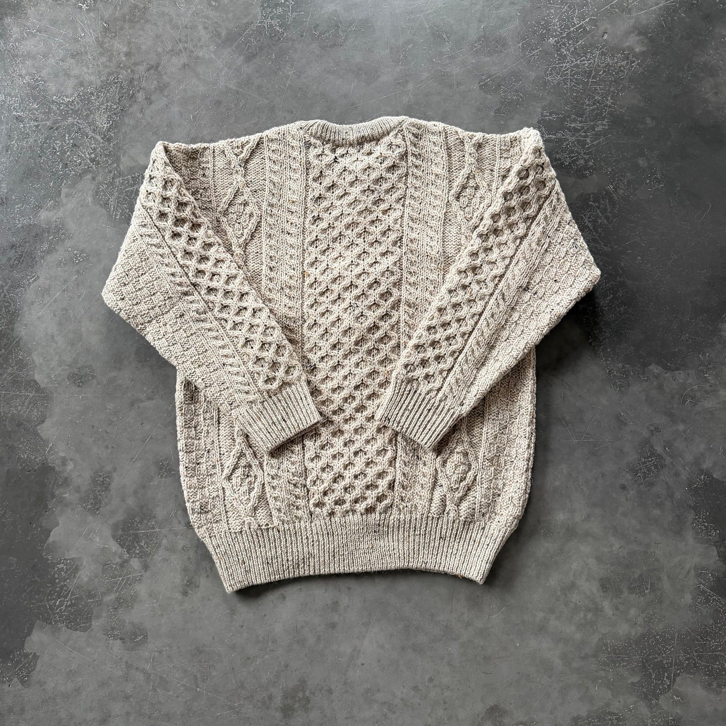 14. Embroidered Pint Geansaí Size Medium