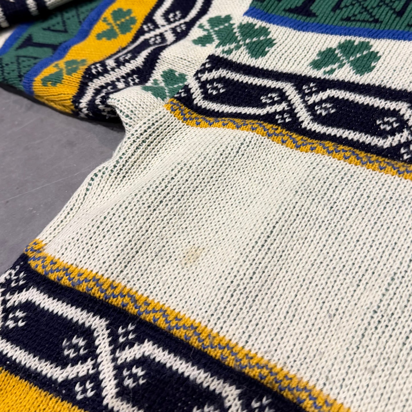 Vintage Shamrock Sweater Size XL