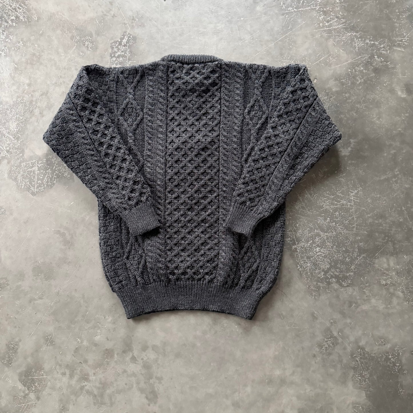 15. Embroidered Pint Geansaí Size Medium