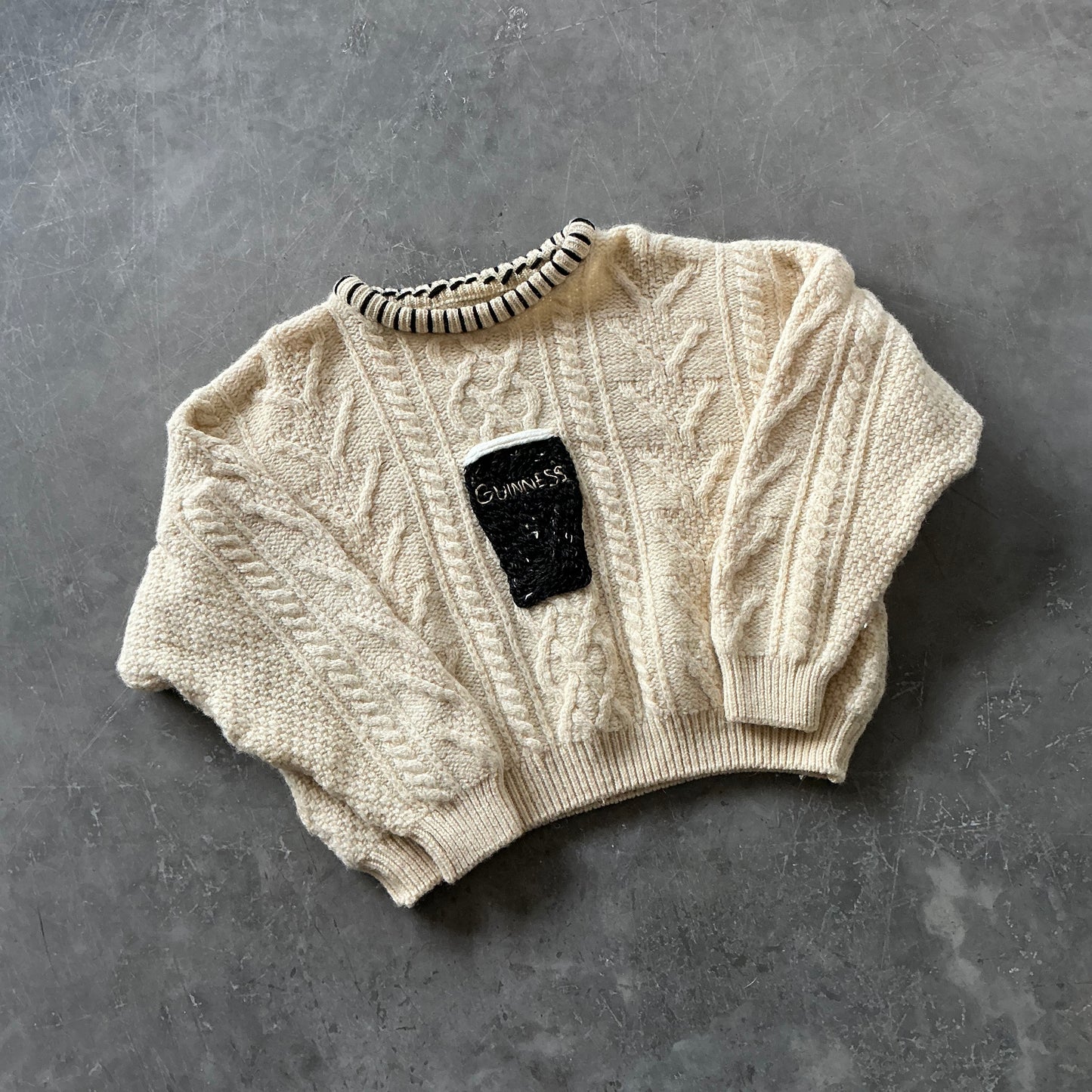 (14) Guinness Pint Geansaí WMNS CROPPED SMALL