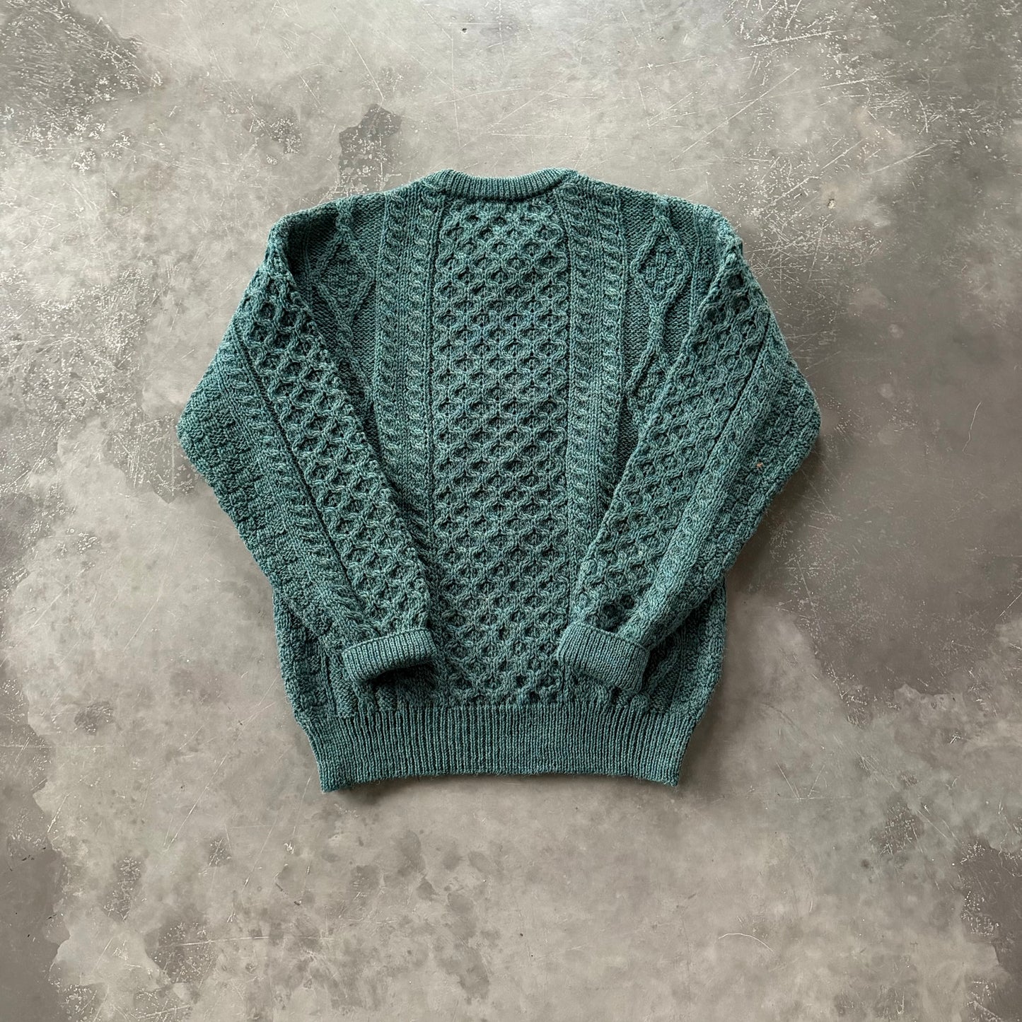 21. Embroidered Pint Geansaí Size Medium