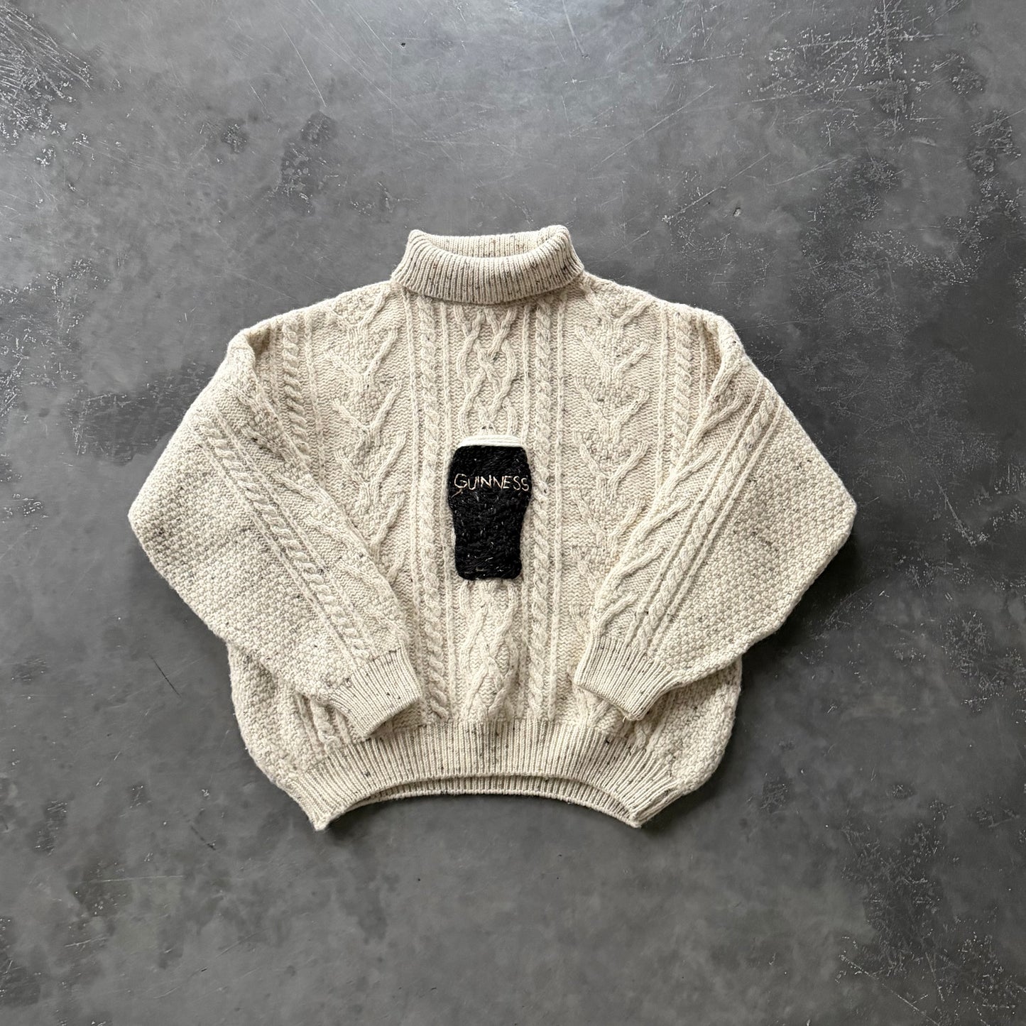 (5) Guinness Pint Geansaí Size Boxy Medium