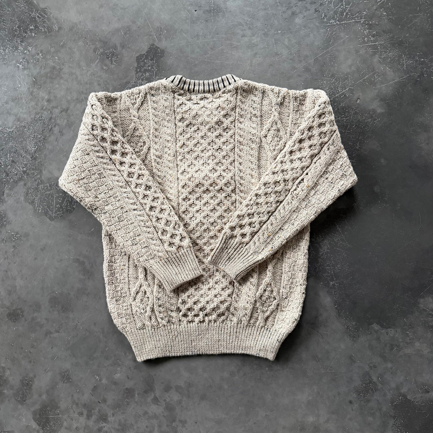 17. Embroidered Pint Geansaí Size Small