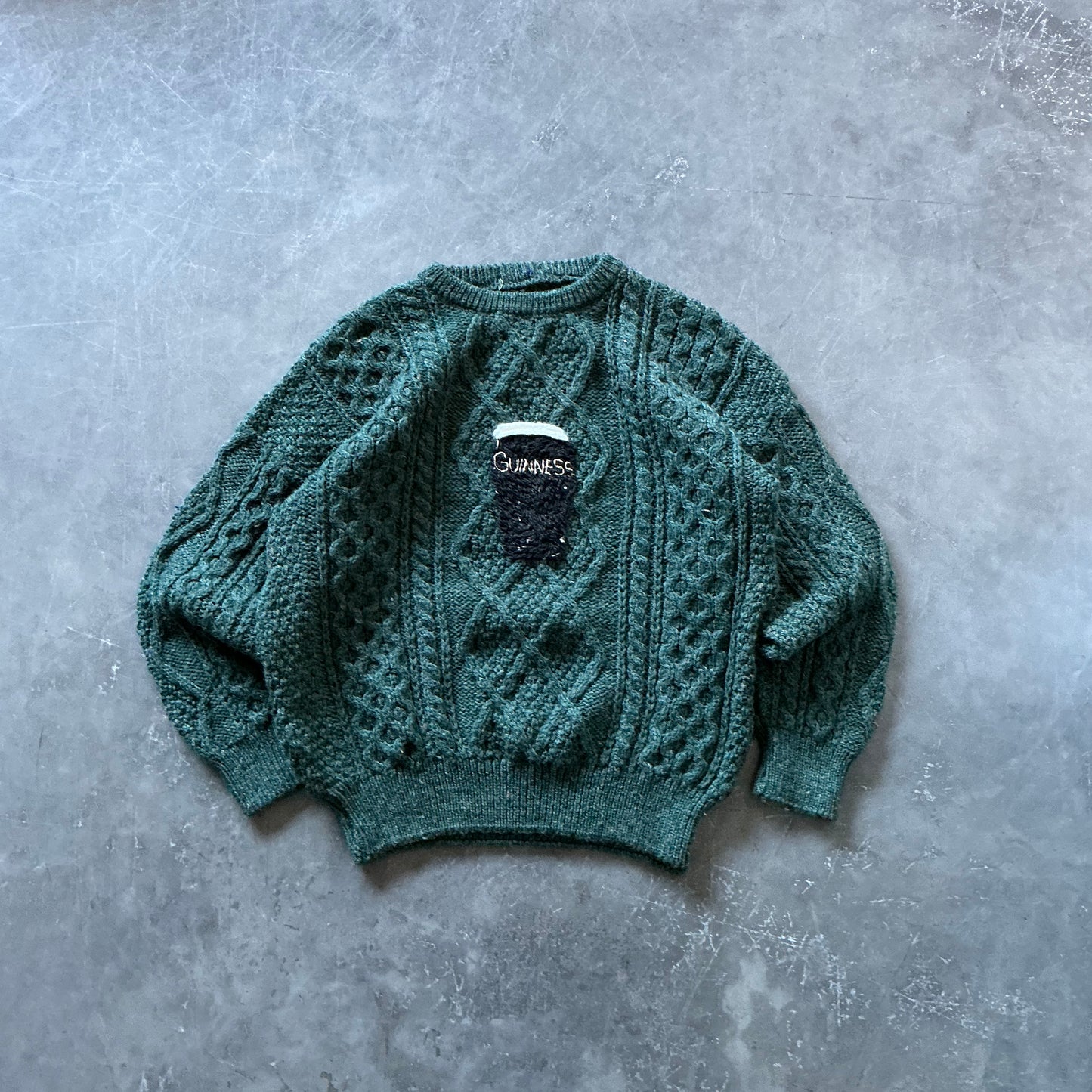 (23) Guinness Pint Geansaí Size M