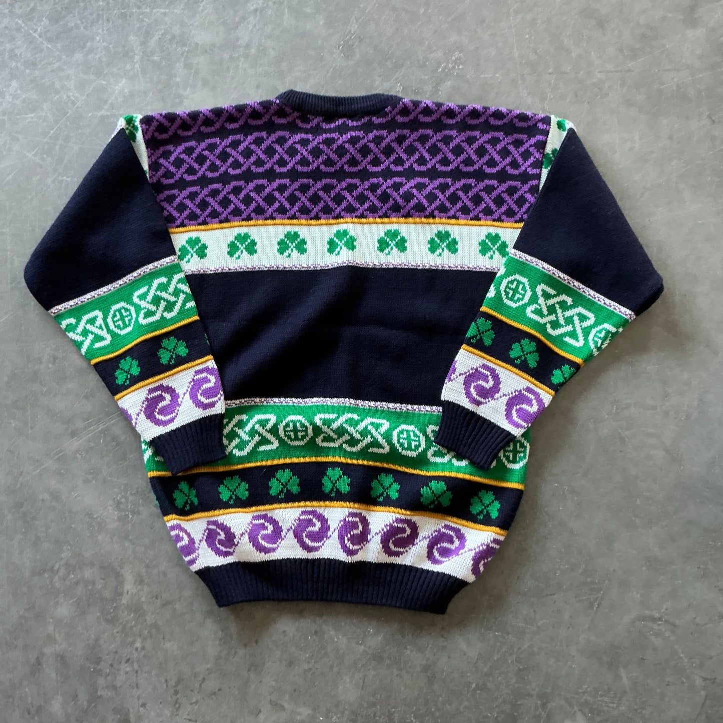 Vintage Claddagh Sweater Size Small