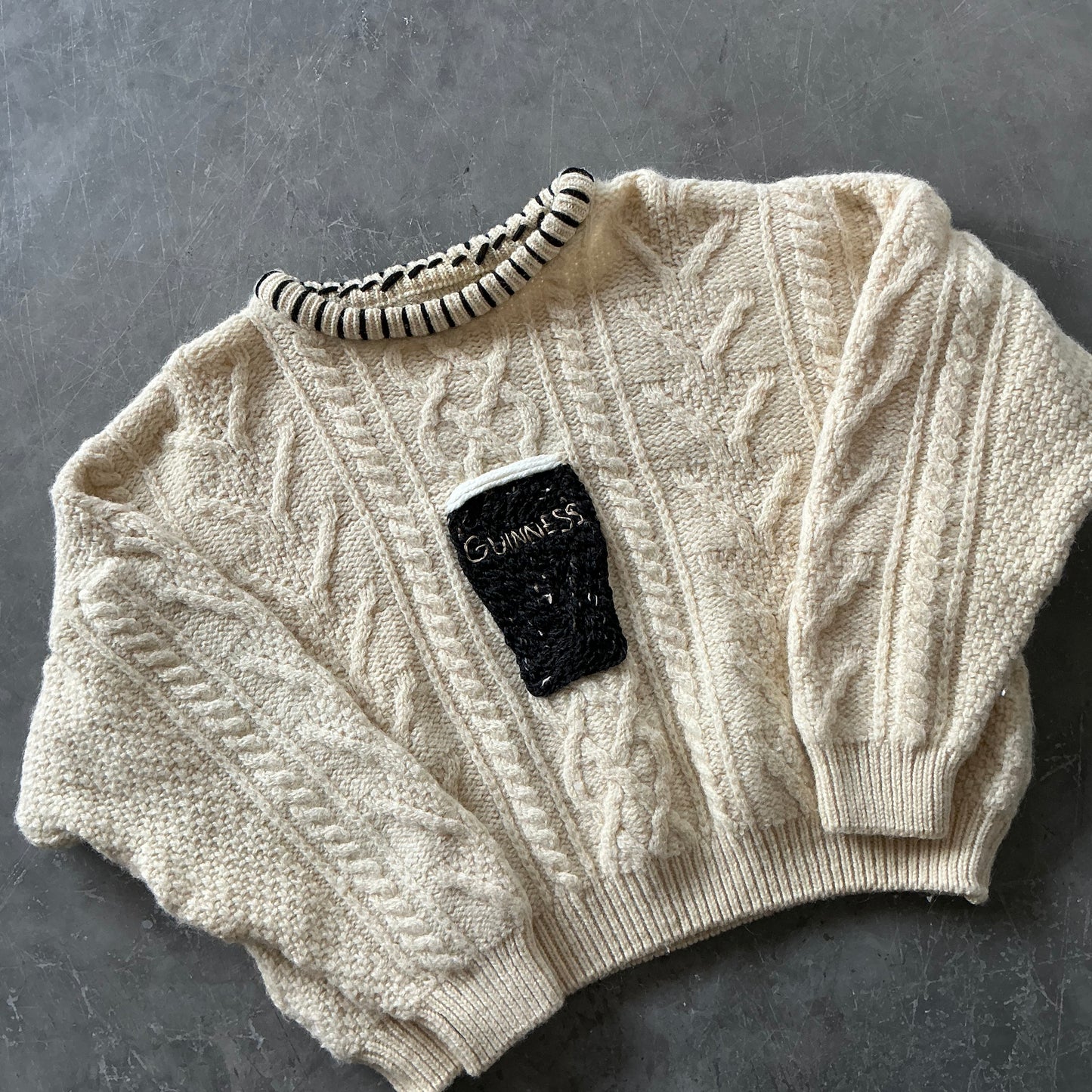 (14) Guinness Pint Geansaí WMNS CROPPED SMALL