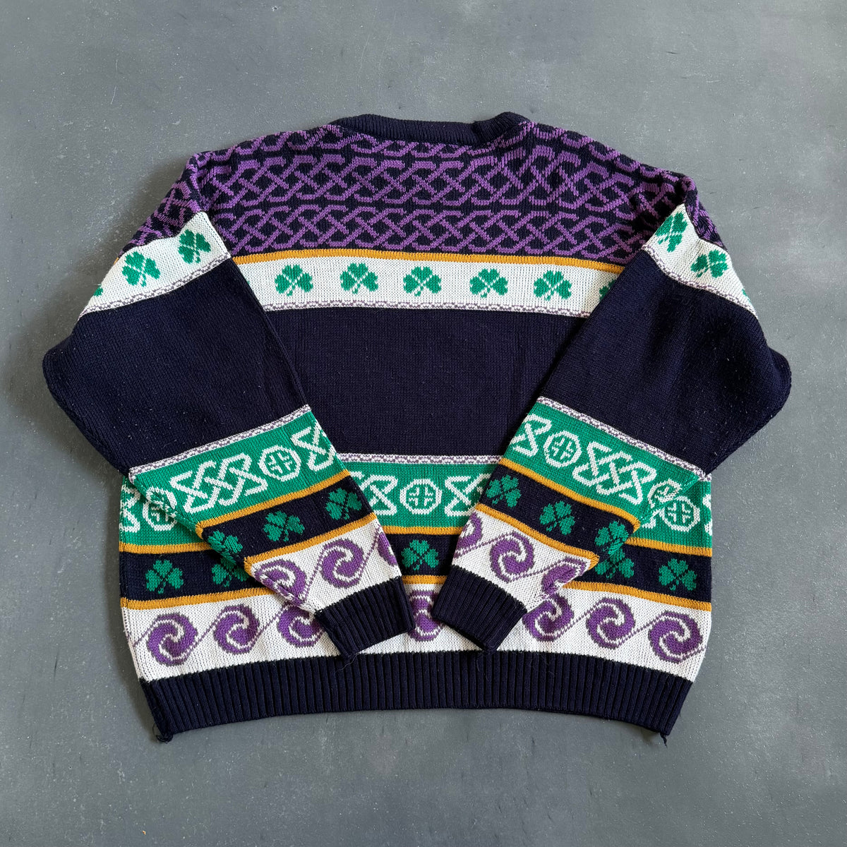 1980's Vintage Claddagh Sweater Size L