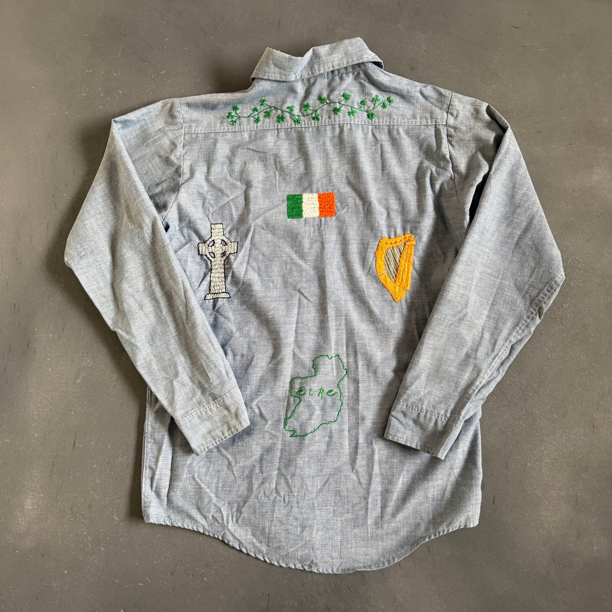 Vintage Embroidered Irish Motif Shirt Size M/L