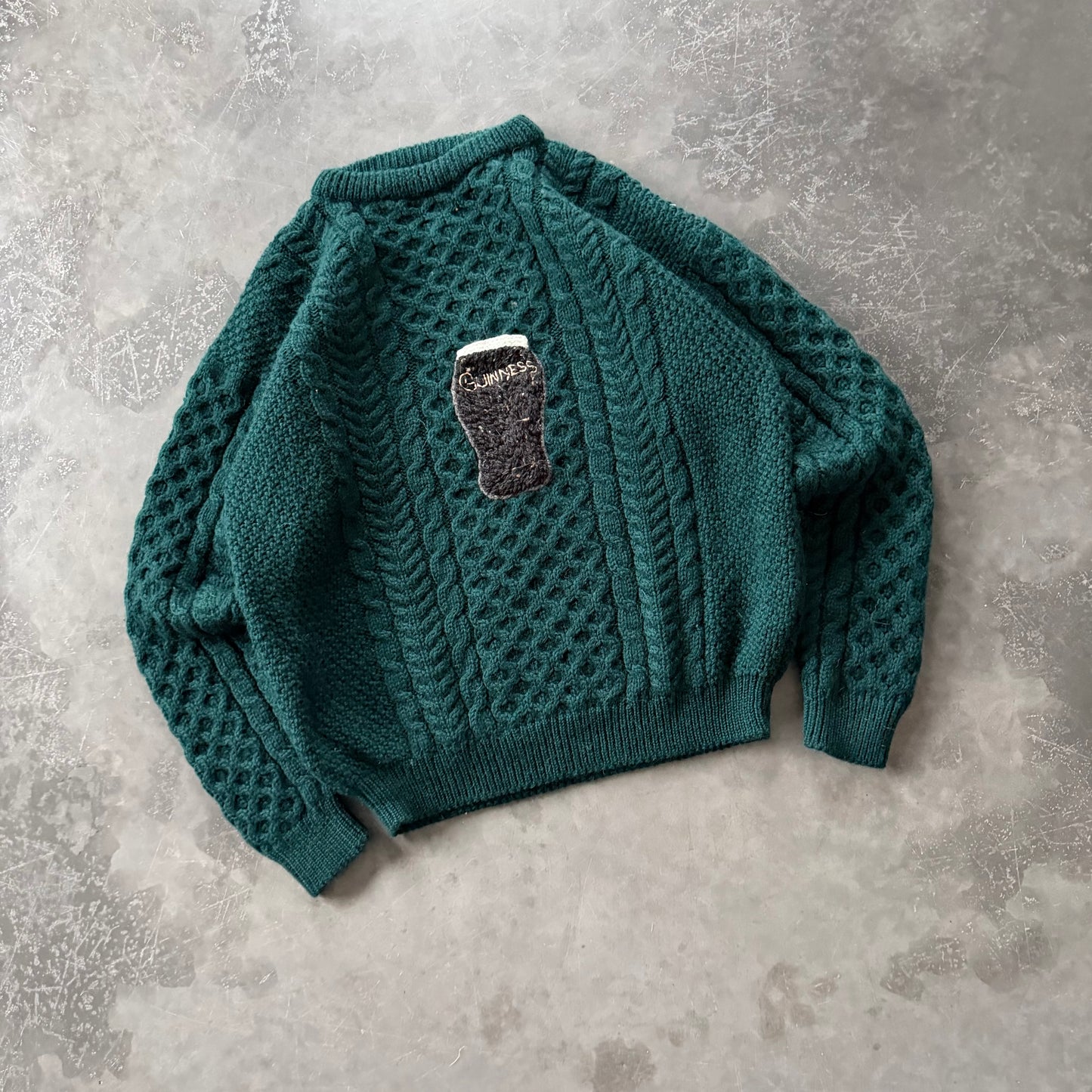 16. Embroidered Pint Geansaí Size XXL