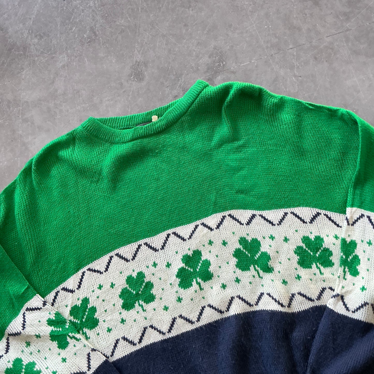 Vintage Shamrock Knit Size XL