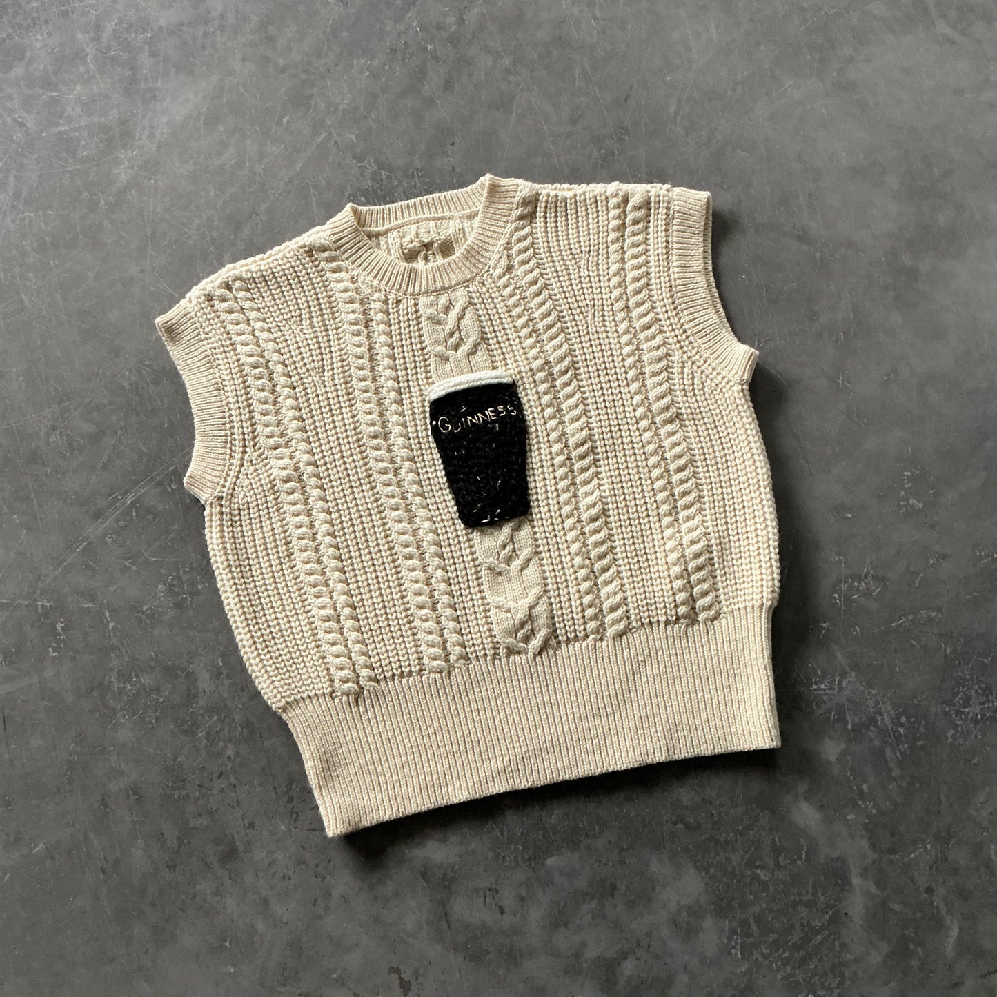 (4) Guinness Pint Geansaí Size Large