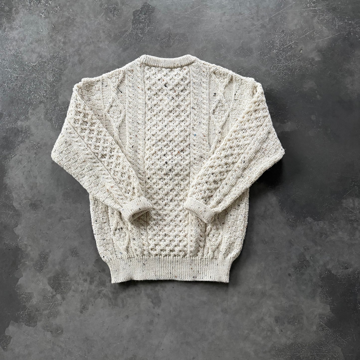 20. Embroidered Pint Geansaí Size Large