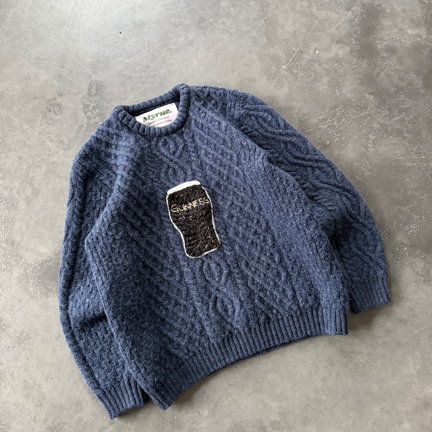 (3) Guinness Pint Geansaí Size Small