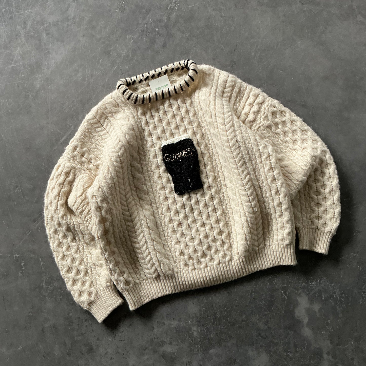 (5) Guinness Pint Geansaí Size Boxy Small