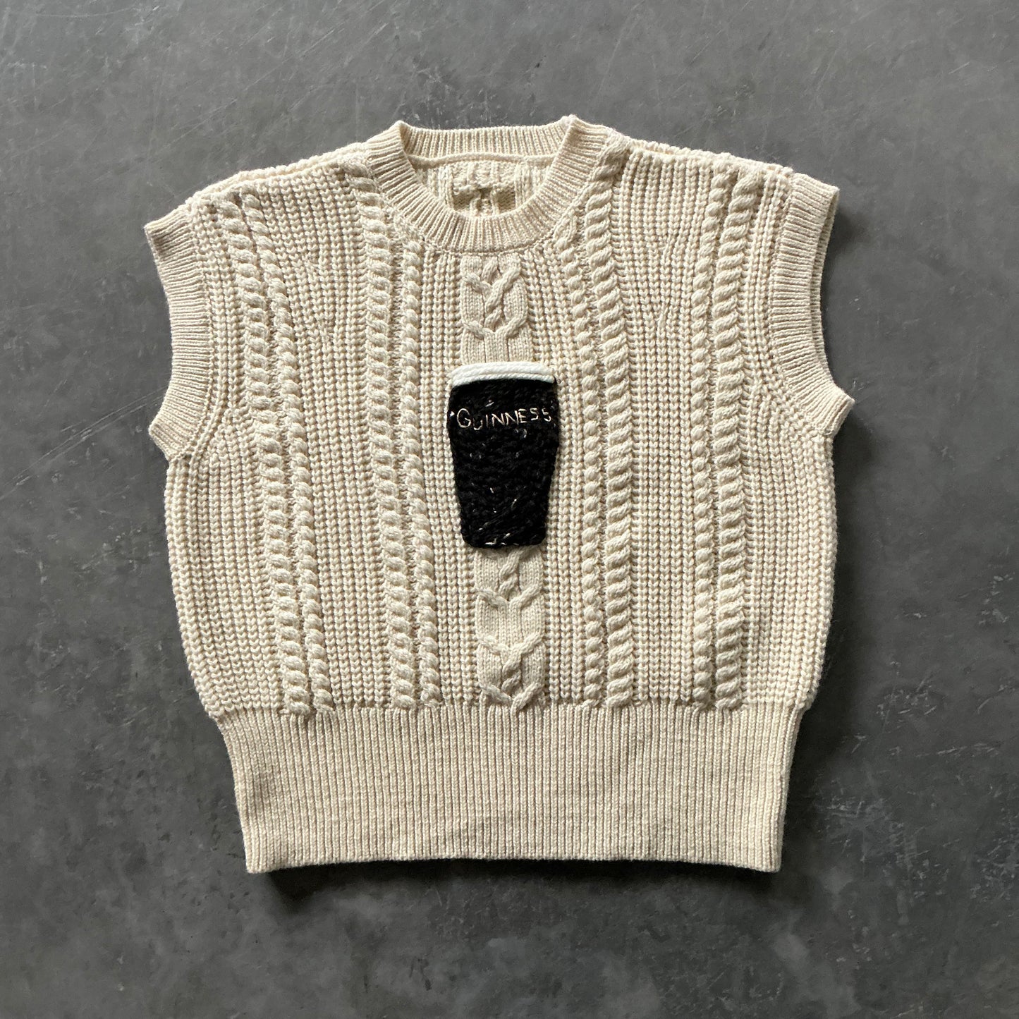 (4) Guinness Pint Geansaí Size Large