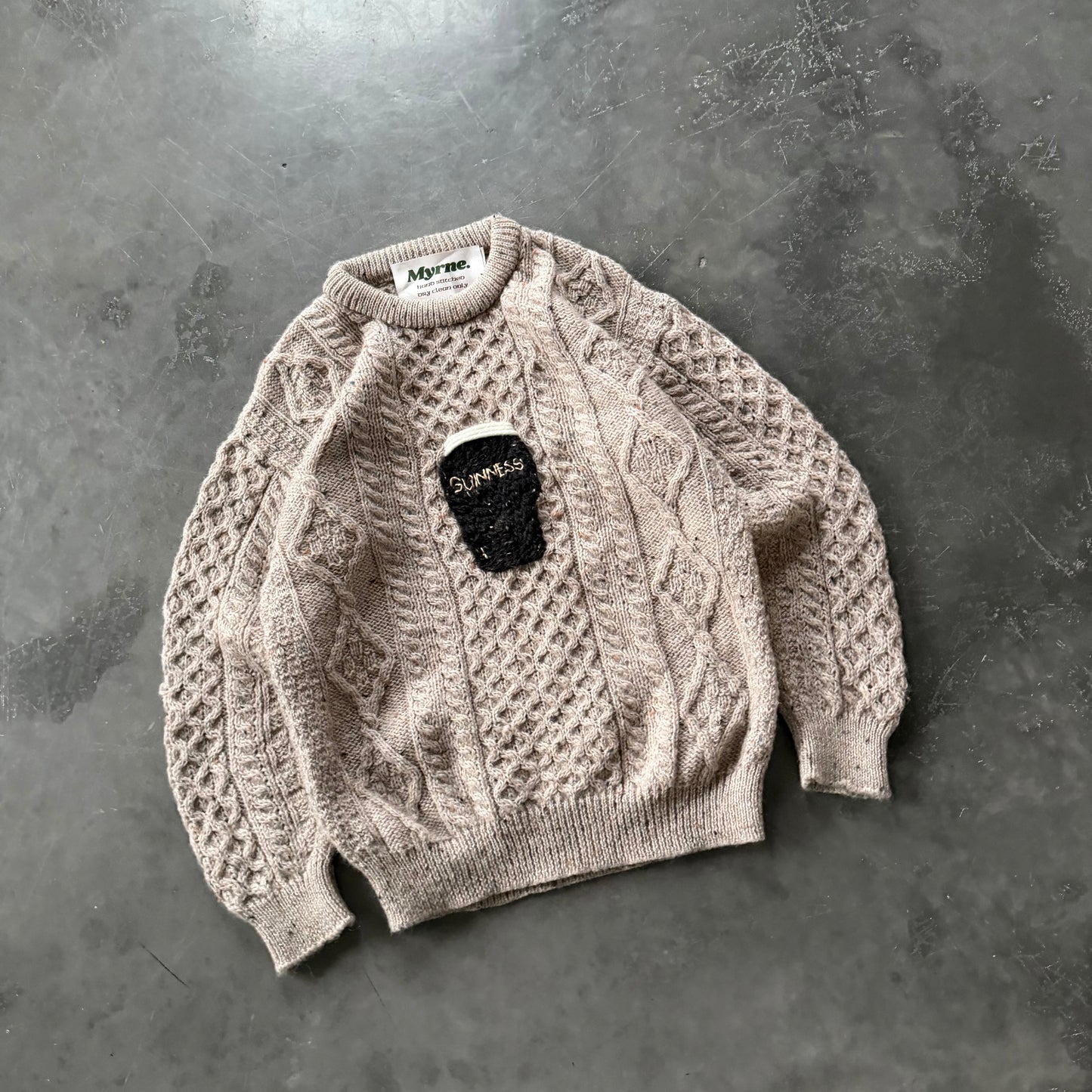 (4) Guinness Pint Geansaí Size Medium