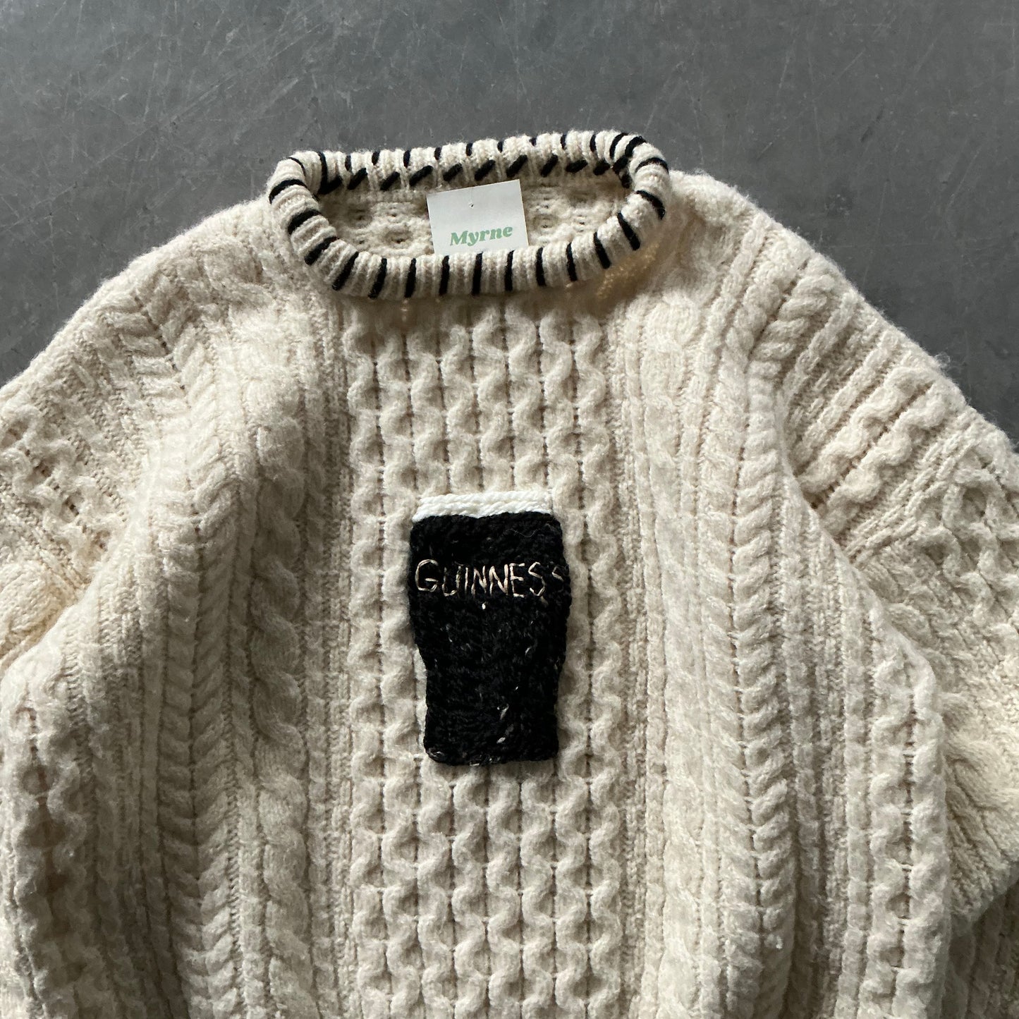 (5) Guinness Pint Geansaí Size Boxy Small