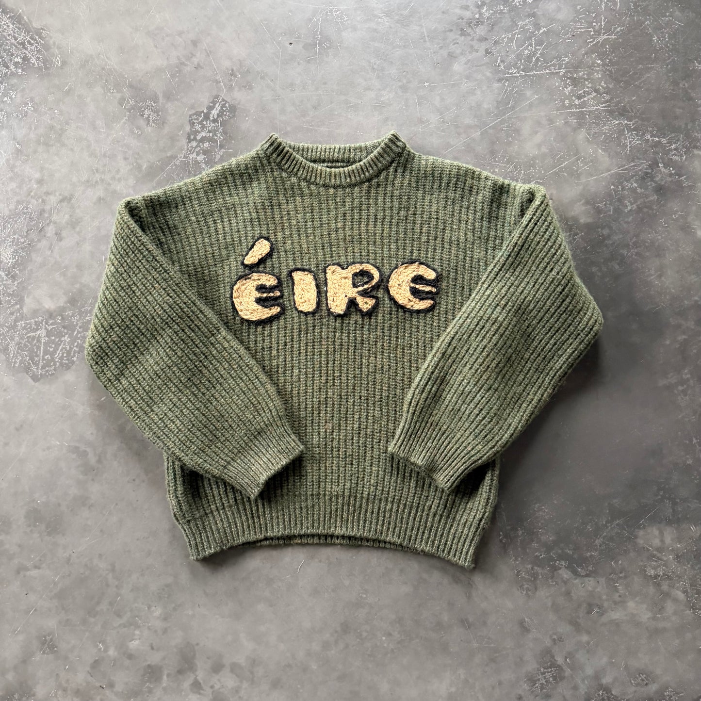 Hand Embroidered Éire Wool Geansaí Size Small