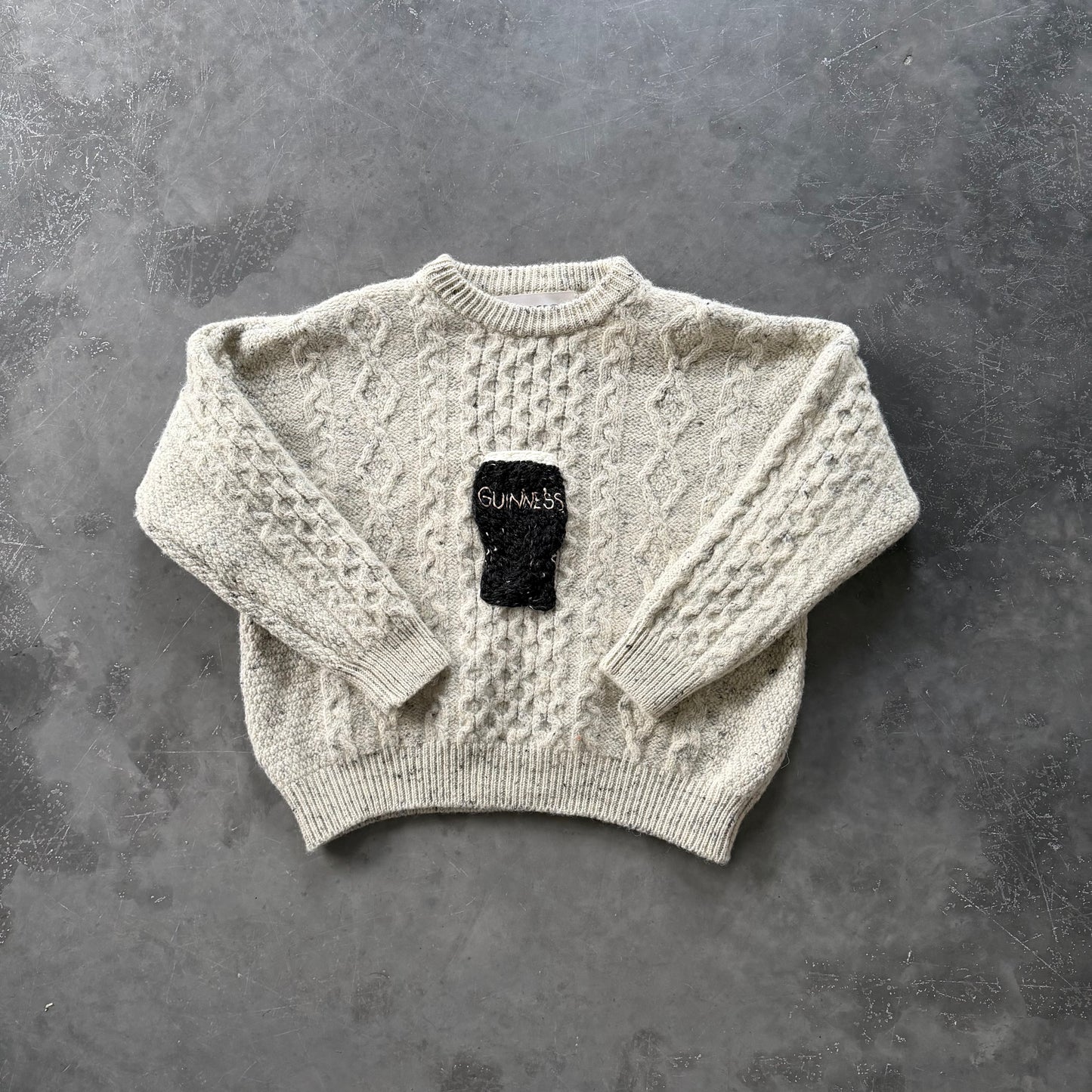 (12) Guinness Pint Geansaí Boxy XS