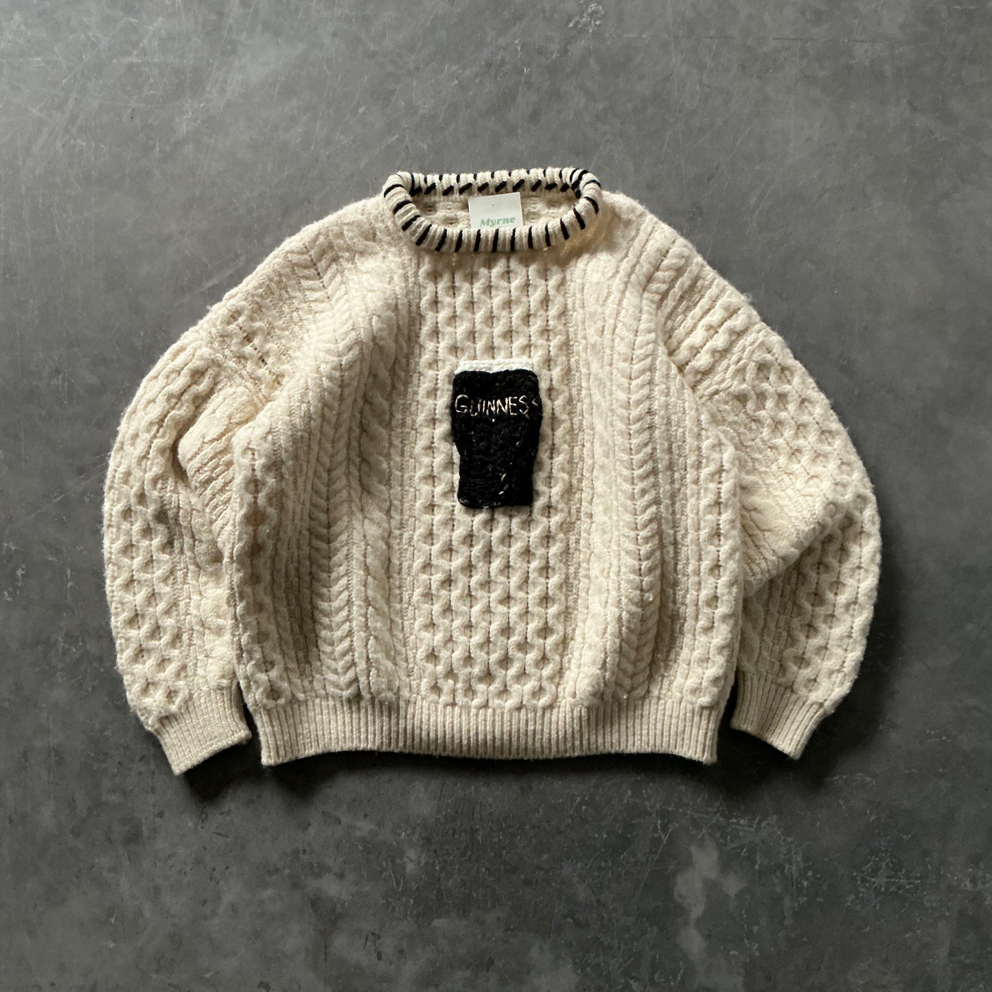 (5) Guinness Pint Geansaí Size Boxy Small