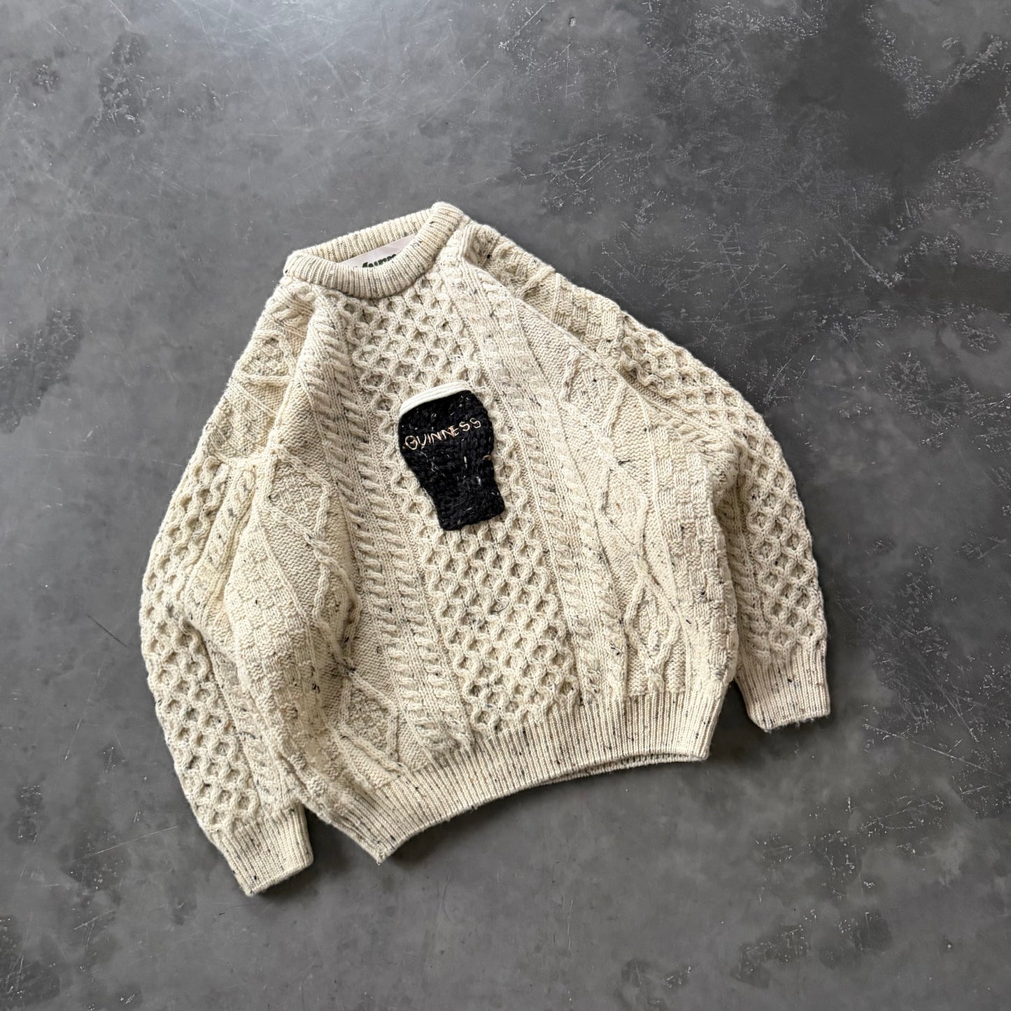 (7) Guinness Pint Geansaí Size Medium