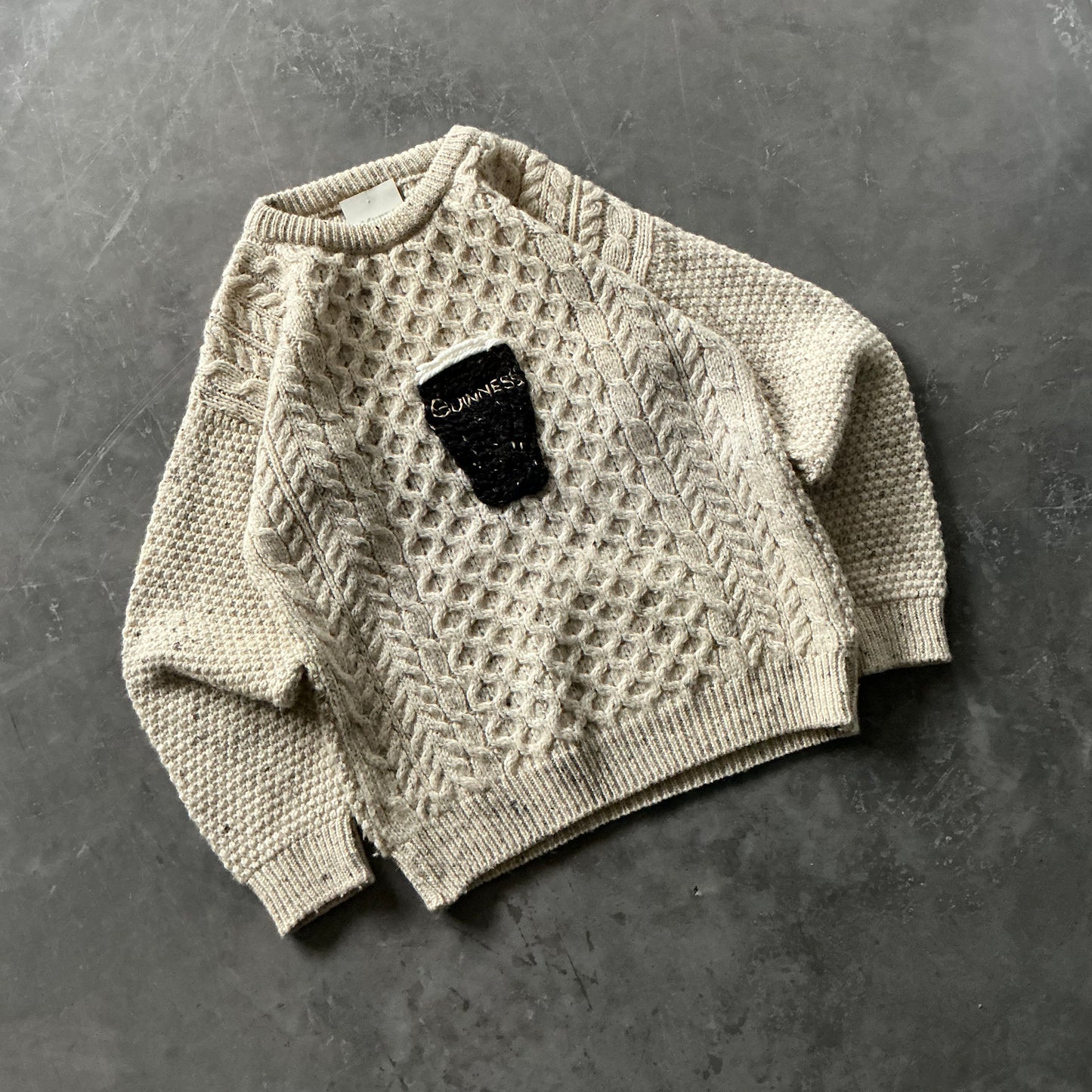 (3) Guinness Pint Geansaí Size Small