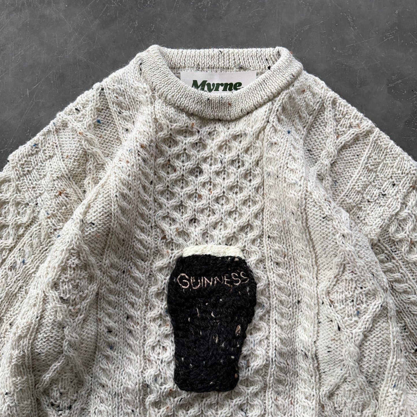 20. Embroidered Pint Geansaí Size Large