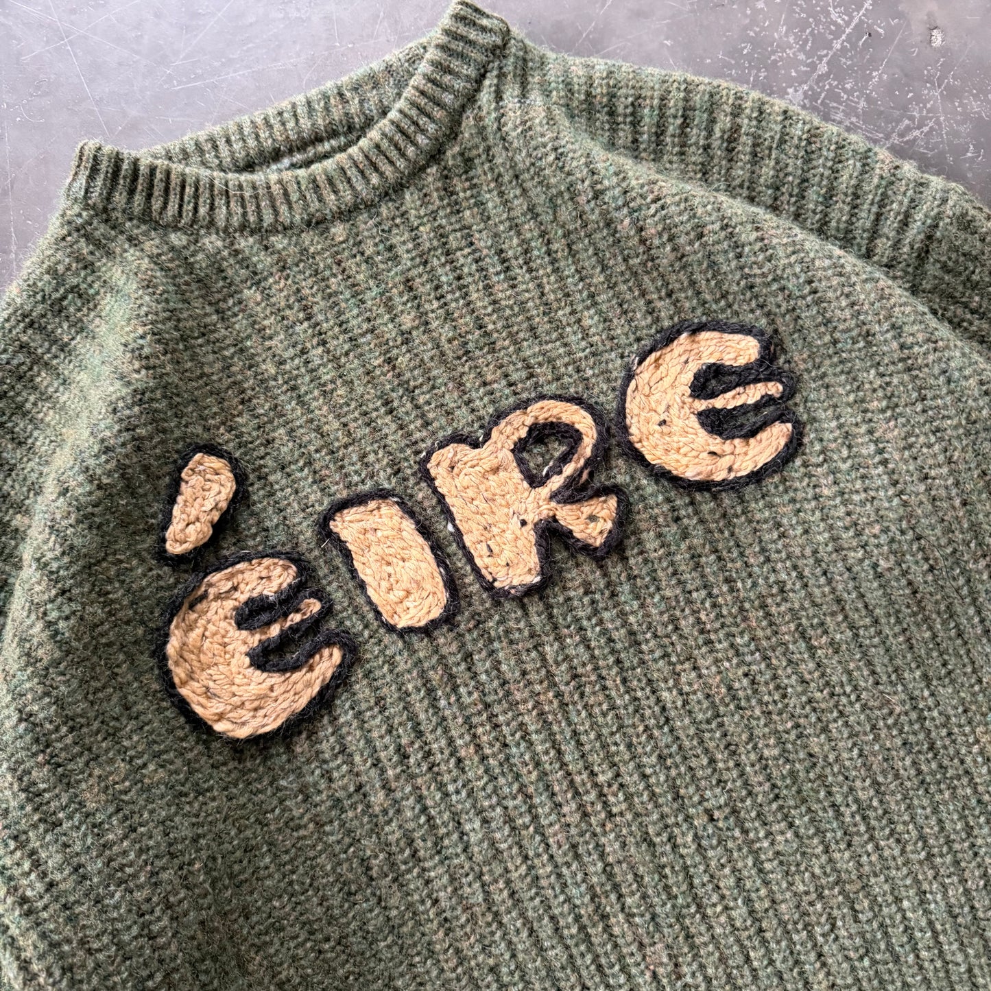 Hand Embroidered Éire Wool Geansaí Size Small