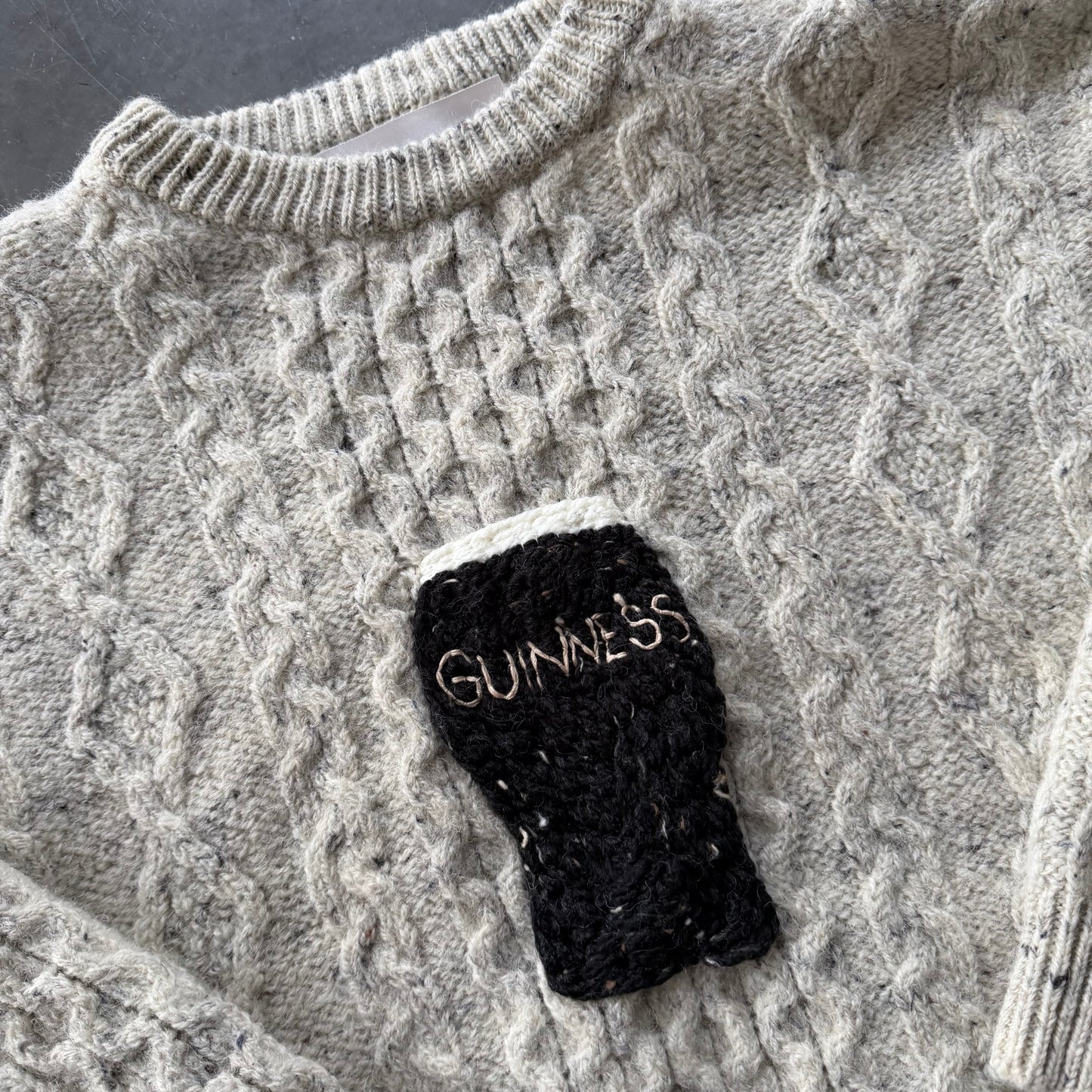 (12) Guinness Pint Geansaí Boxy XS