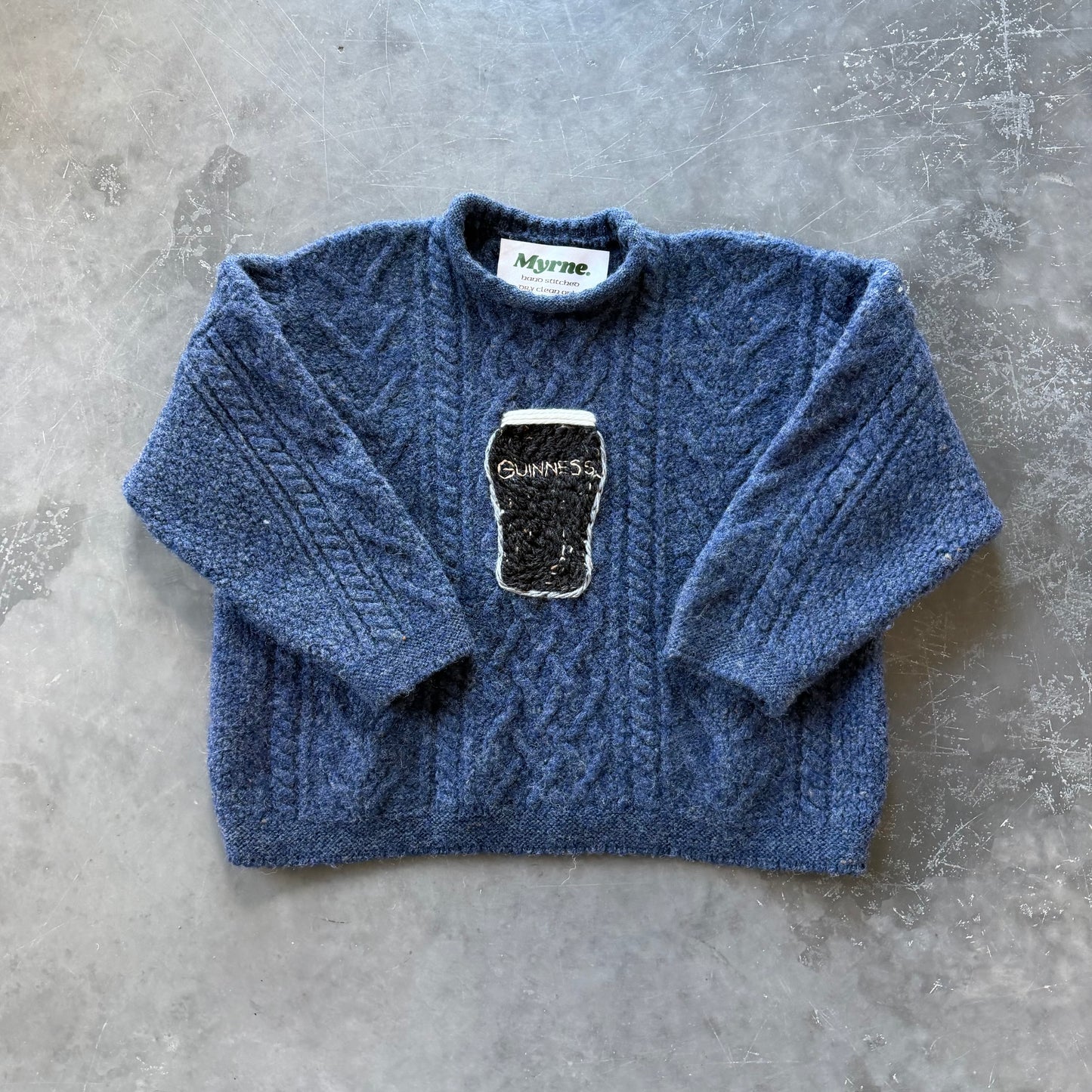 (16) Guinness Pint Geansaí Size XS