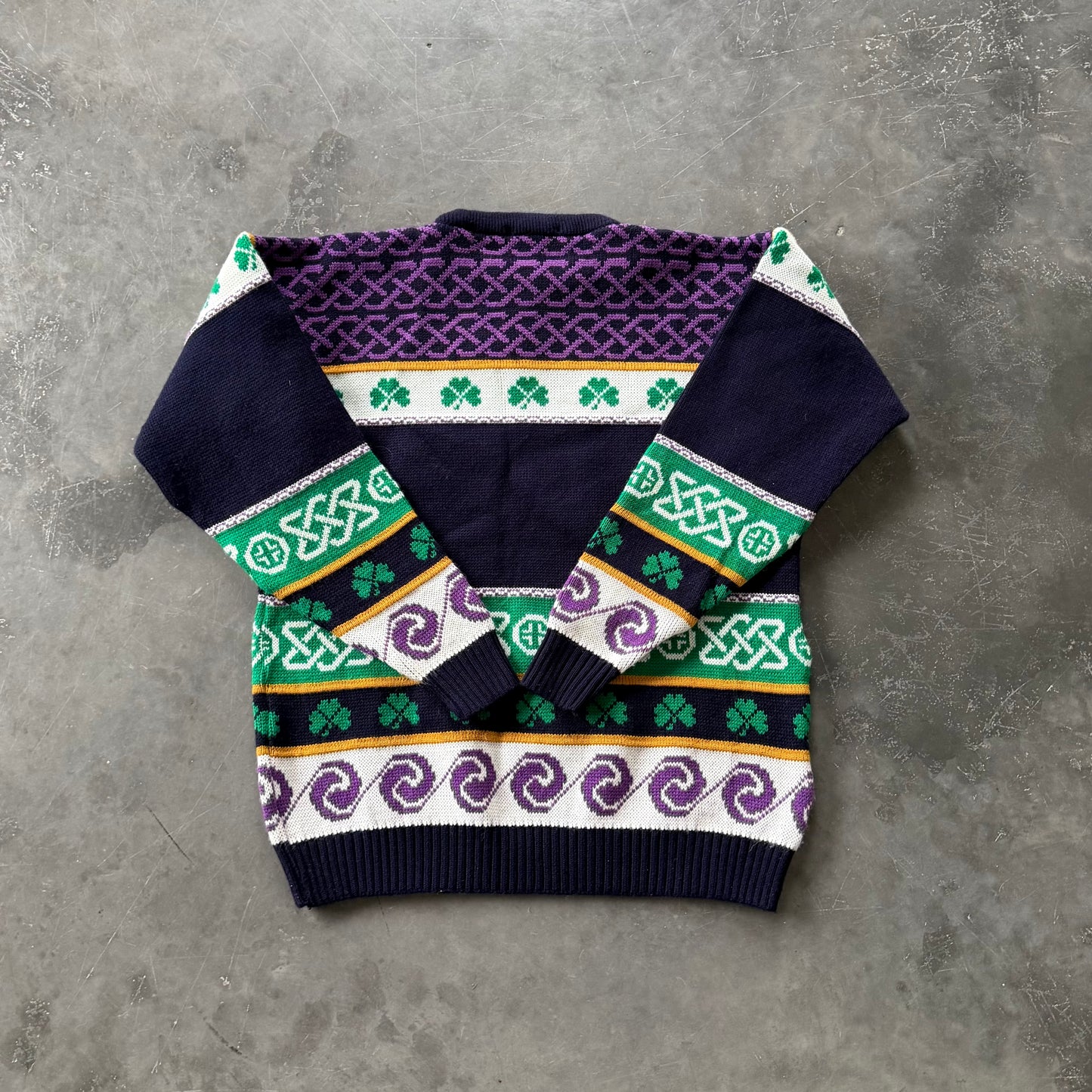 80’s Vintage Claddagh Sweater Size Small