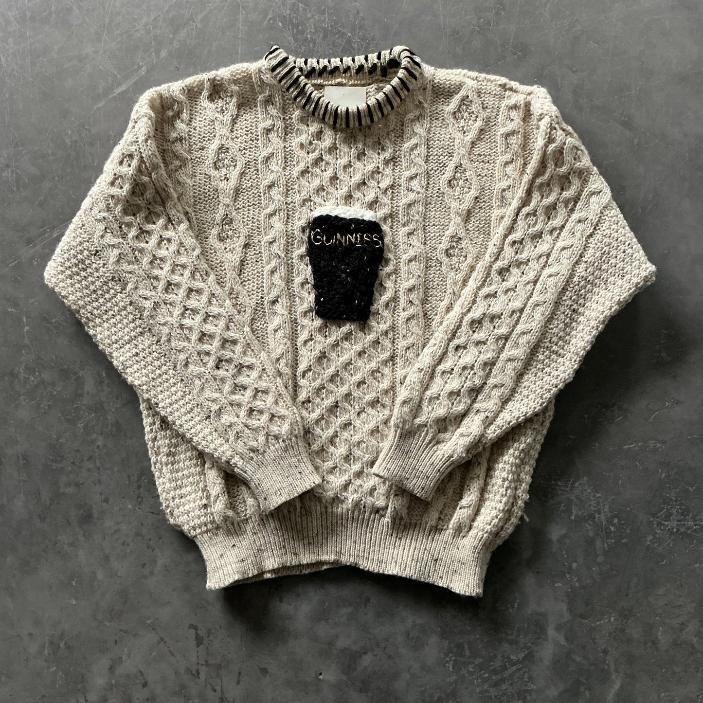 (9);Guinness Pint Geansaí Size Medium