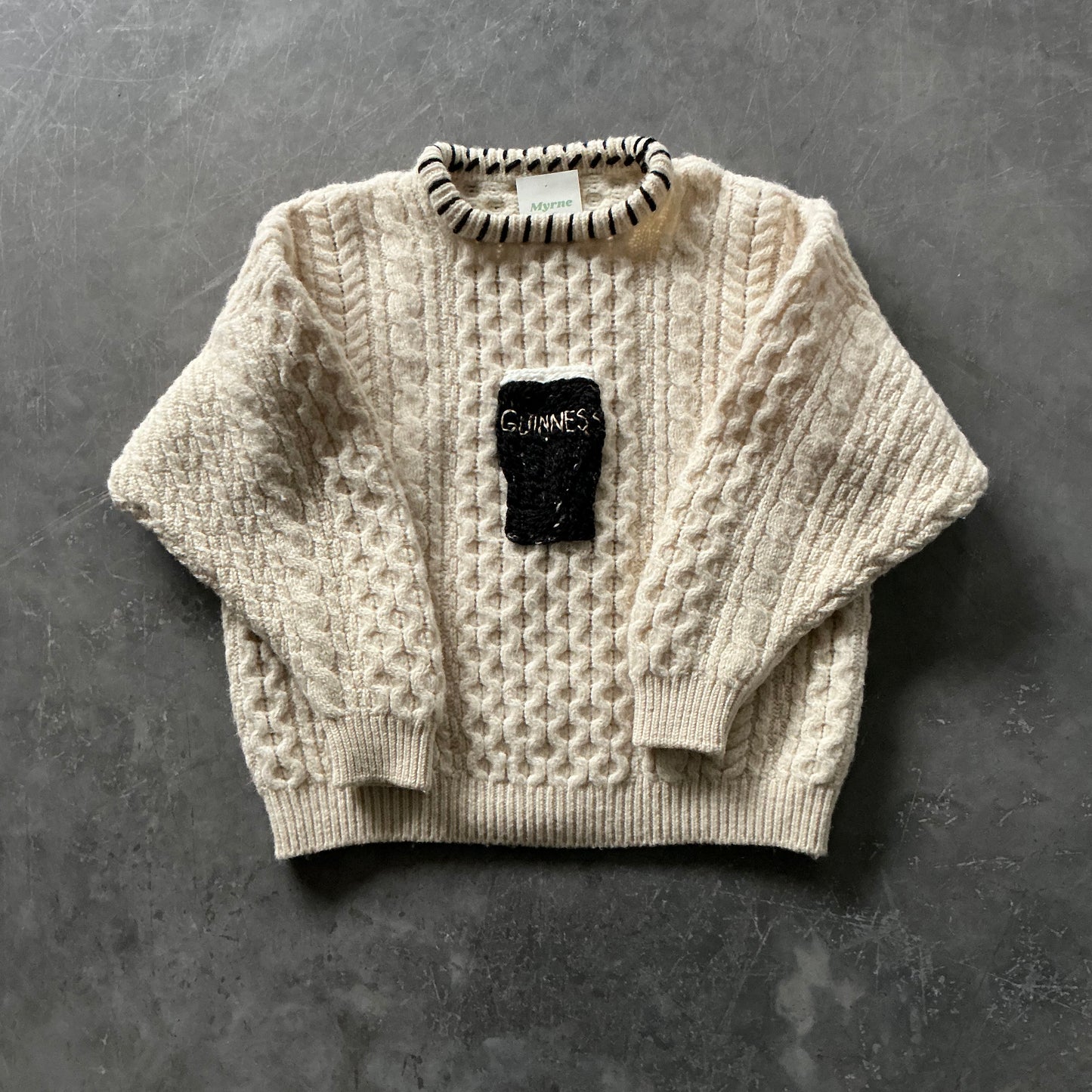 (5) Guinness Pint Geansaí Size Boxy Small