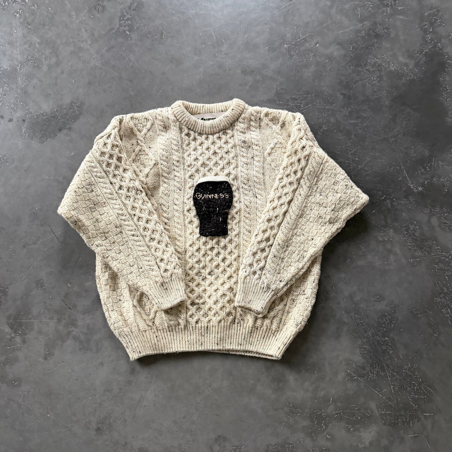 (7) Guinness Pint Geansaí Size Medium