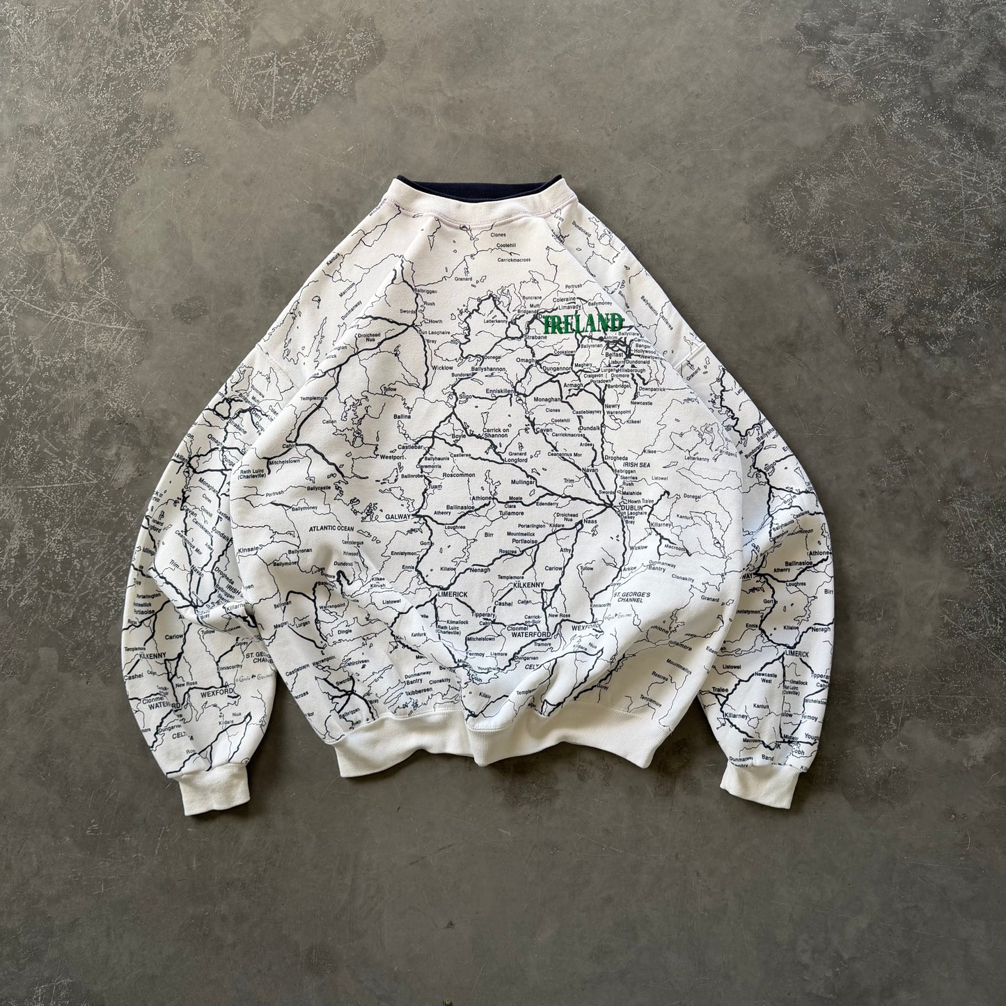 90's Rare Map of Ireland Sweatshirt Size XL