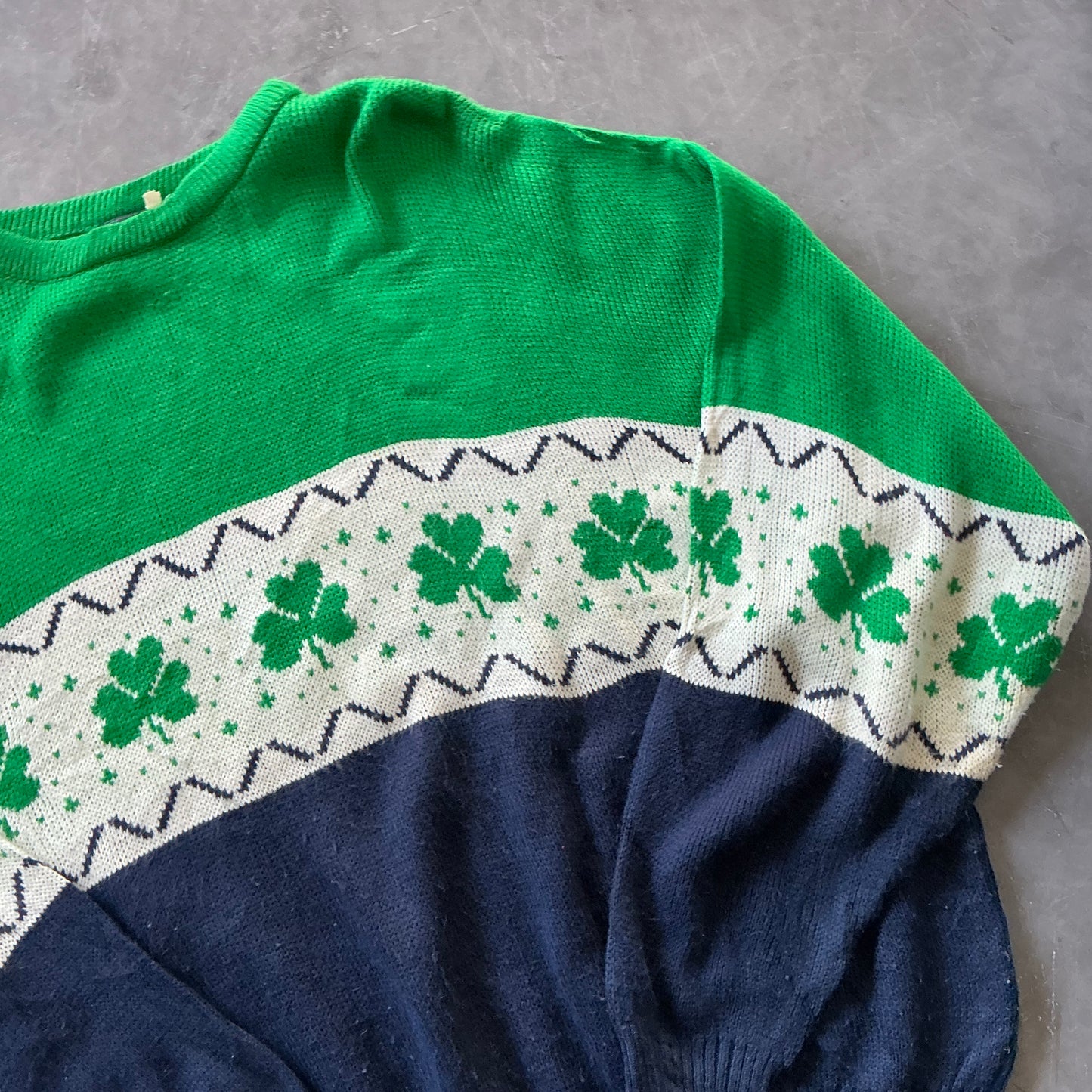 Vintage Shamrock Knit Size XL