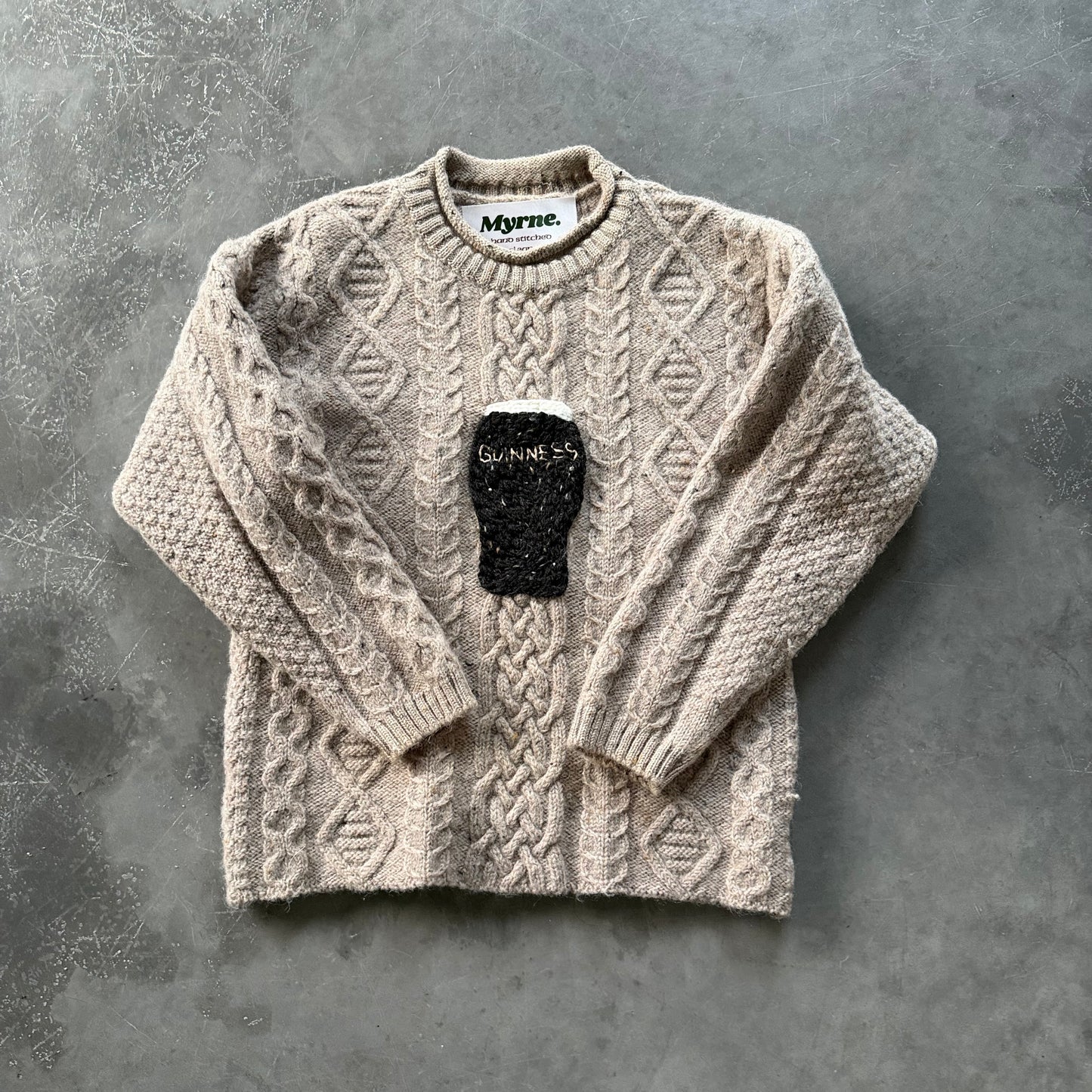 (15) Guinness Pint Geansaí Size XS