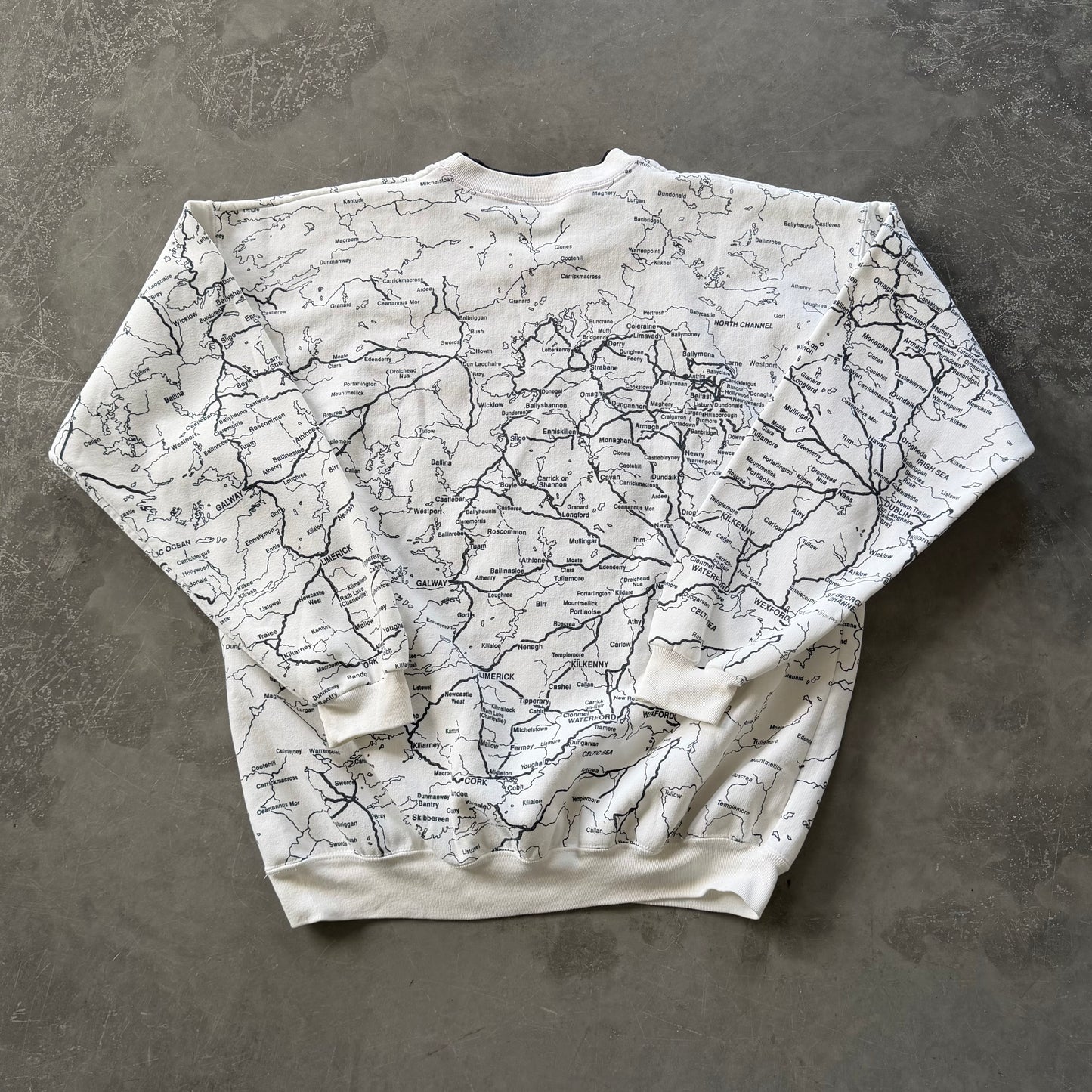 90's Rare Map of Ireland Sweatshirt Size XL