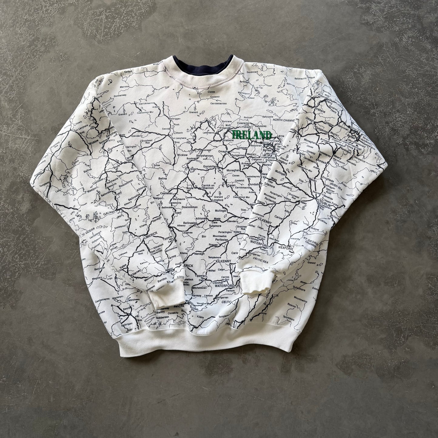 90's Rare Map of Ireland Sweatshirt Size XL
