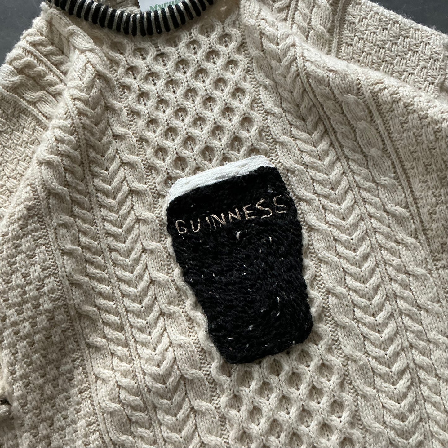 Guinness Pint Geansaí Size L