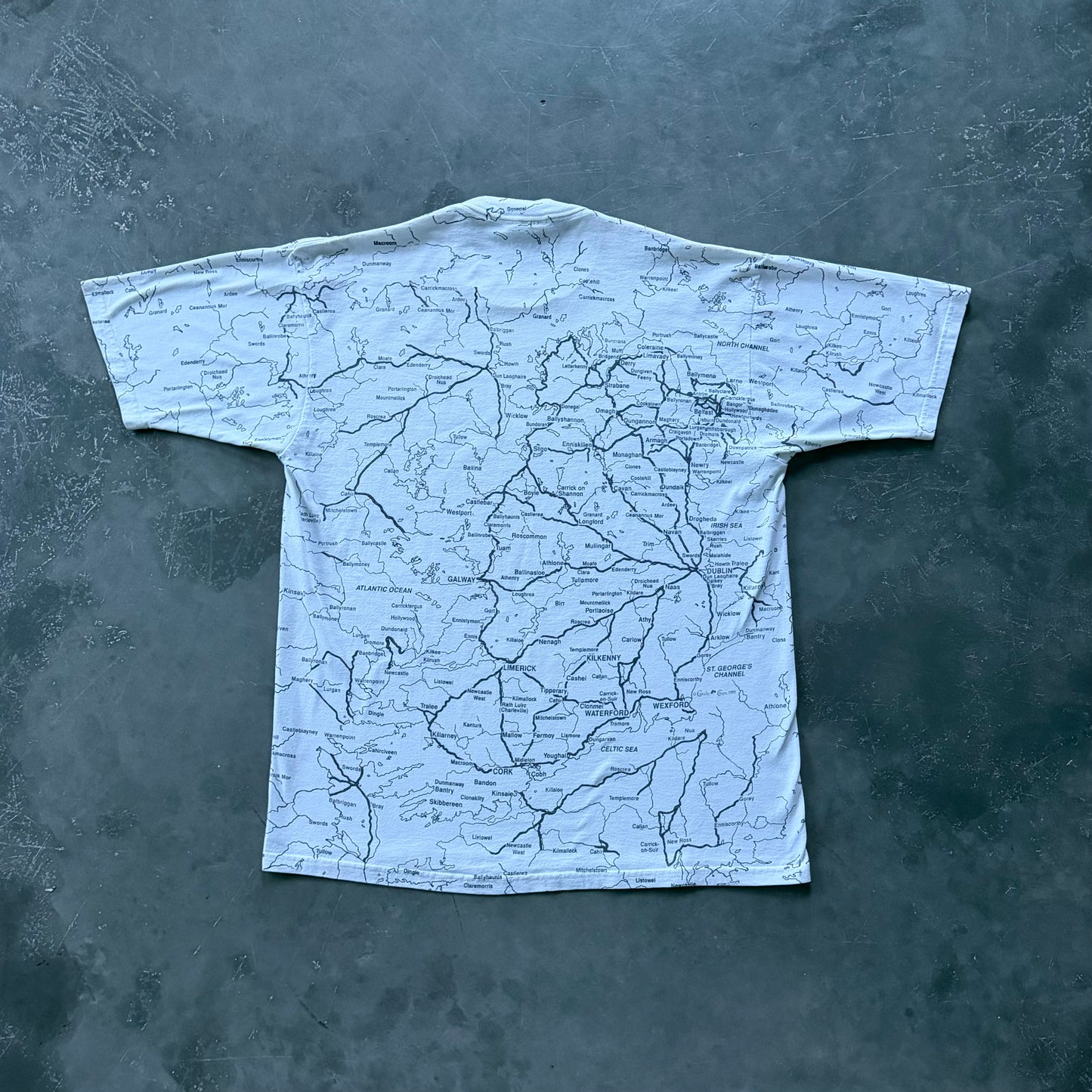 90's Vintage Ireland Map Tee Size Large