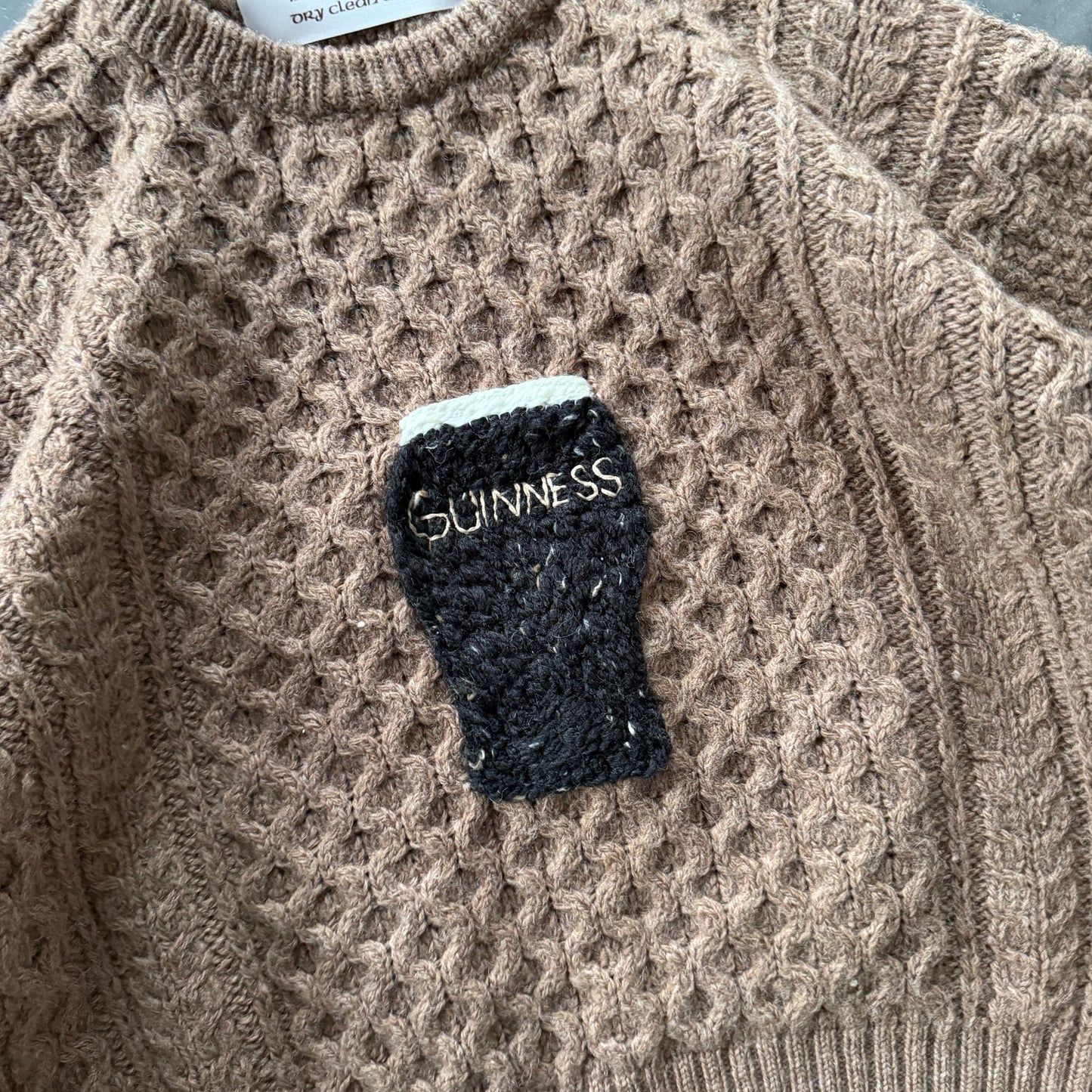 19. Embroidered Pint Geansaí Size Boxy Small