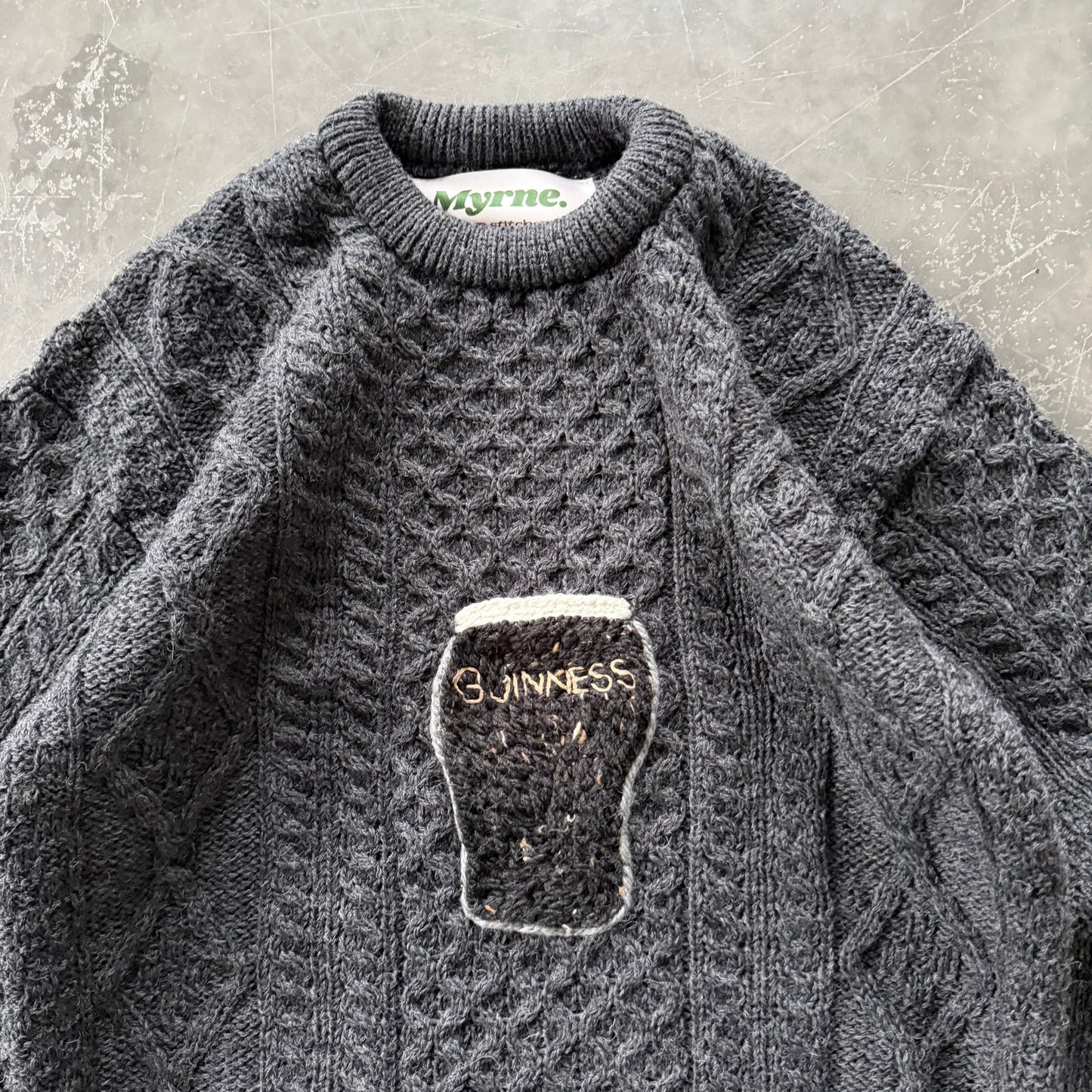 18. Embroidered Pint Geansaí Size Medium