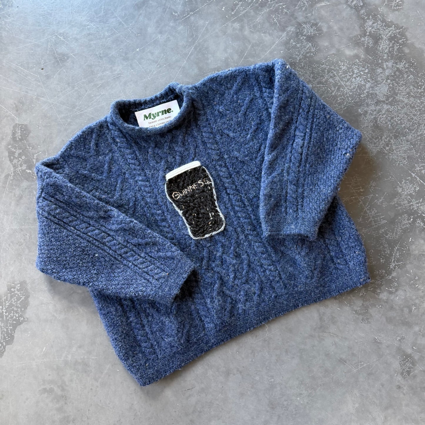 (16) Guinness Pint Geansaí Size XS