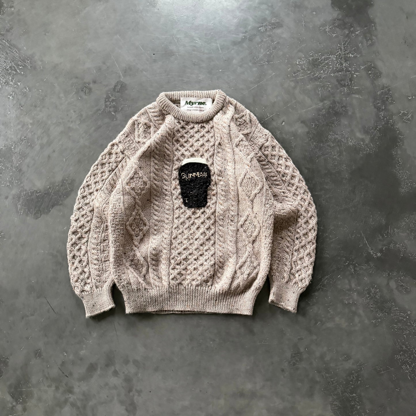 (4) Guinness Pint Geansaí Size Medium