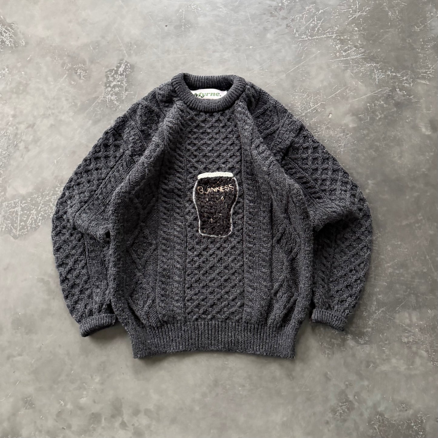 18. Embroidered Pint Geansaí Size Medium