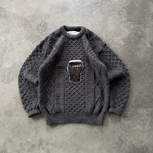 18. Embroidered Pint Geansaí Size Medium